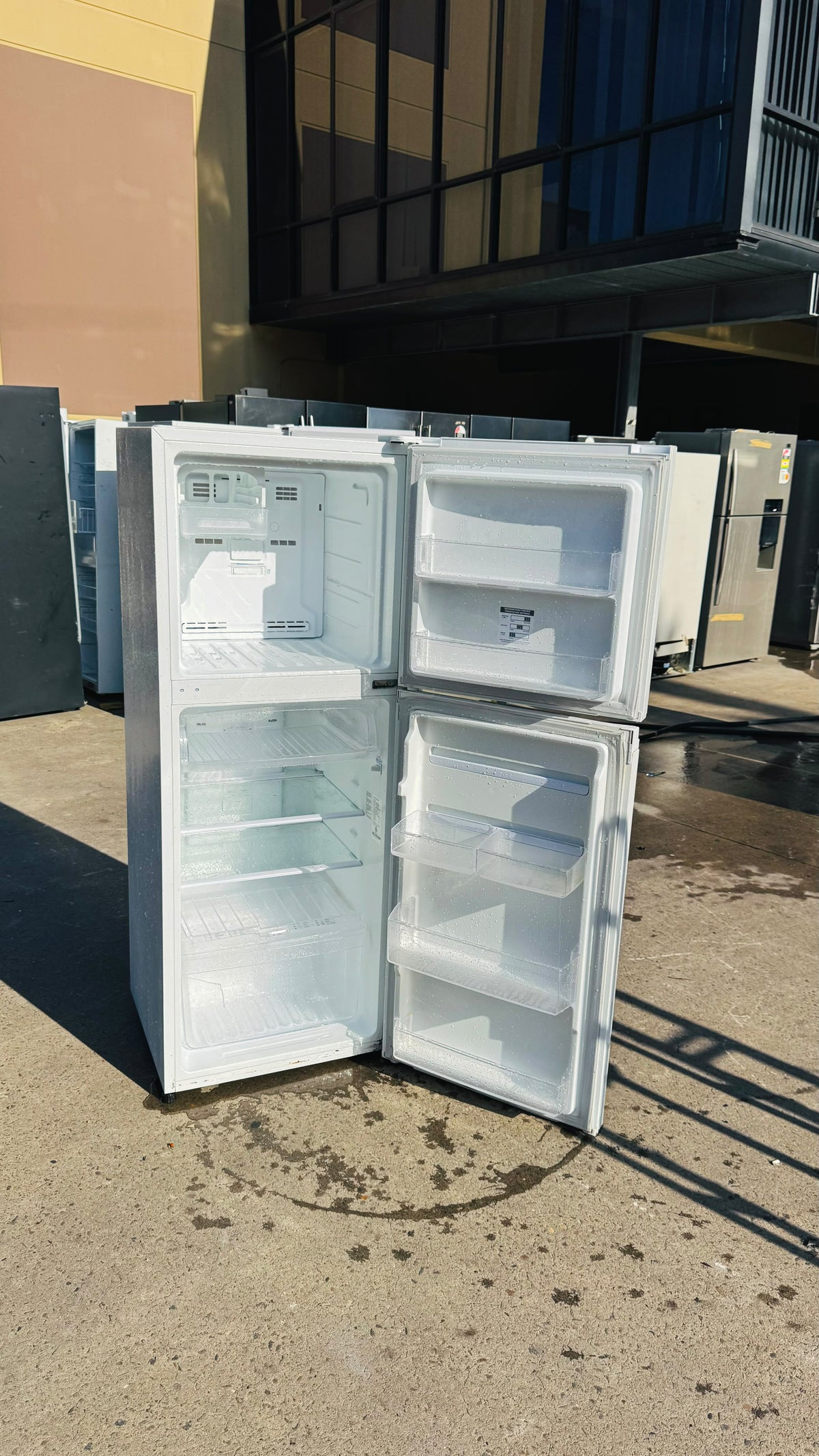 WESTINGHOUSE 245 LITRES FRIDGE FREEZER