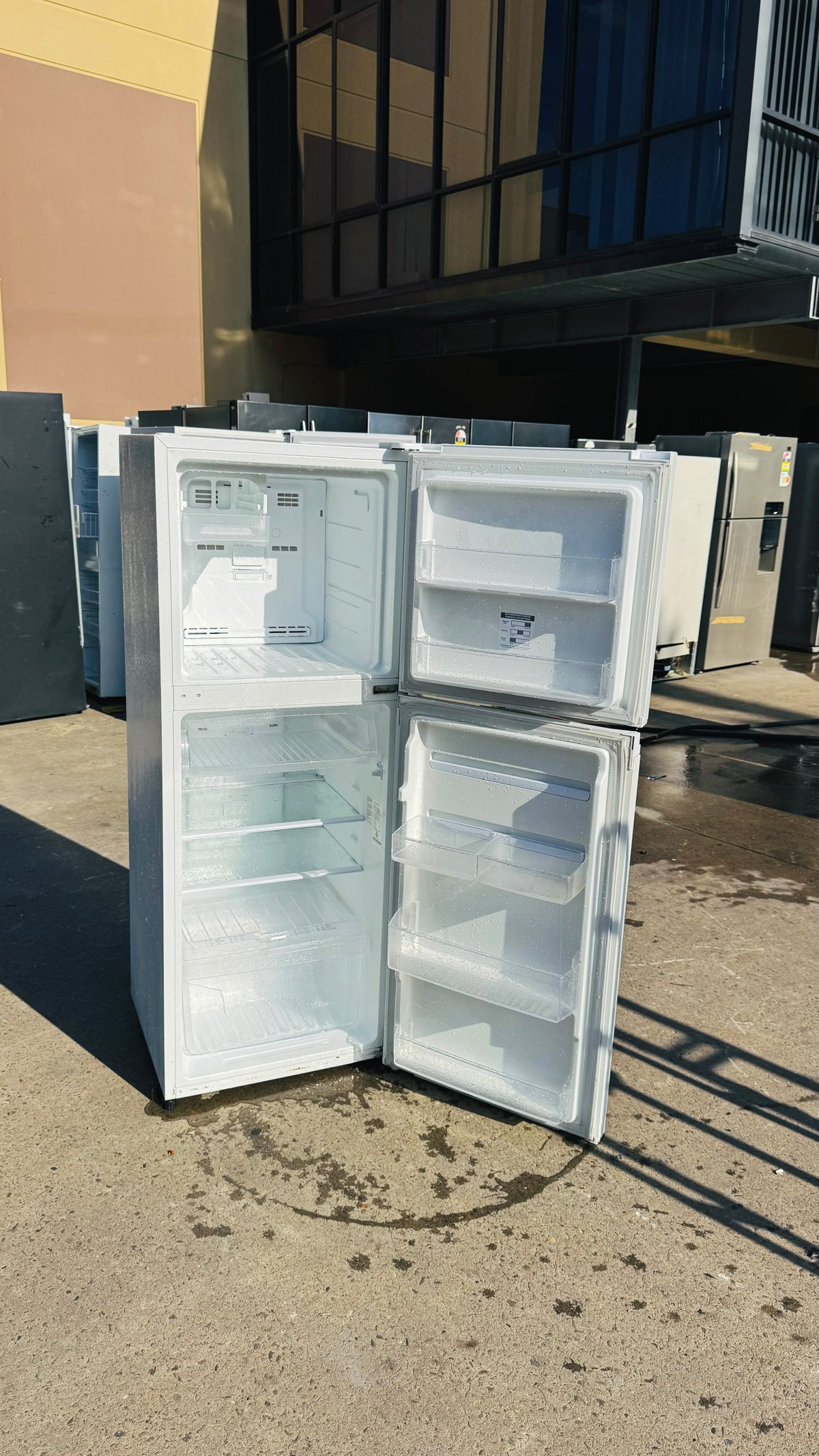 WESTINGHOUSE 245 LITRES FRIDGE FREEZER