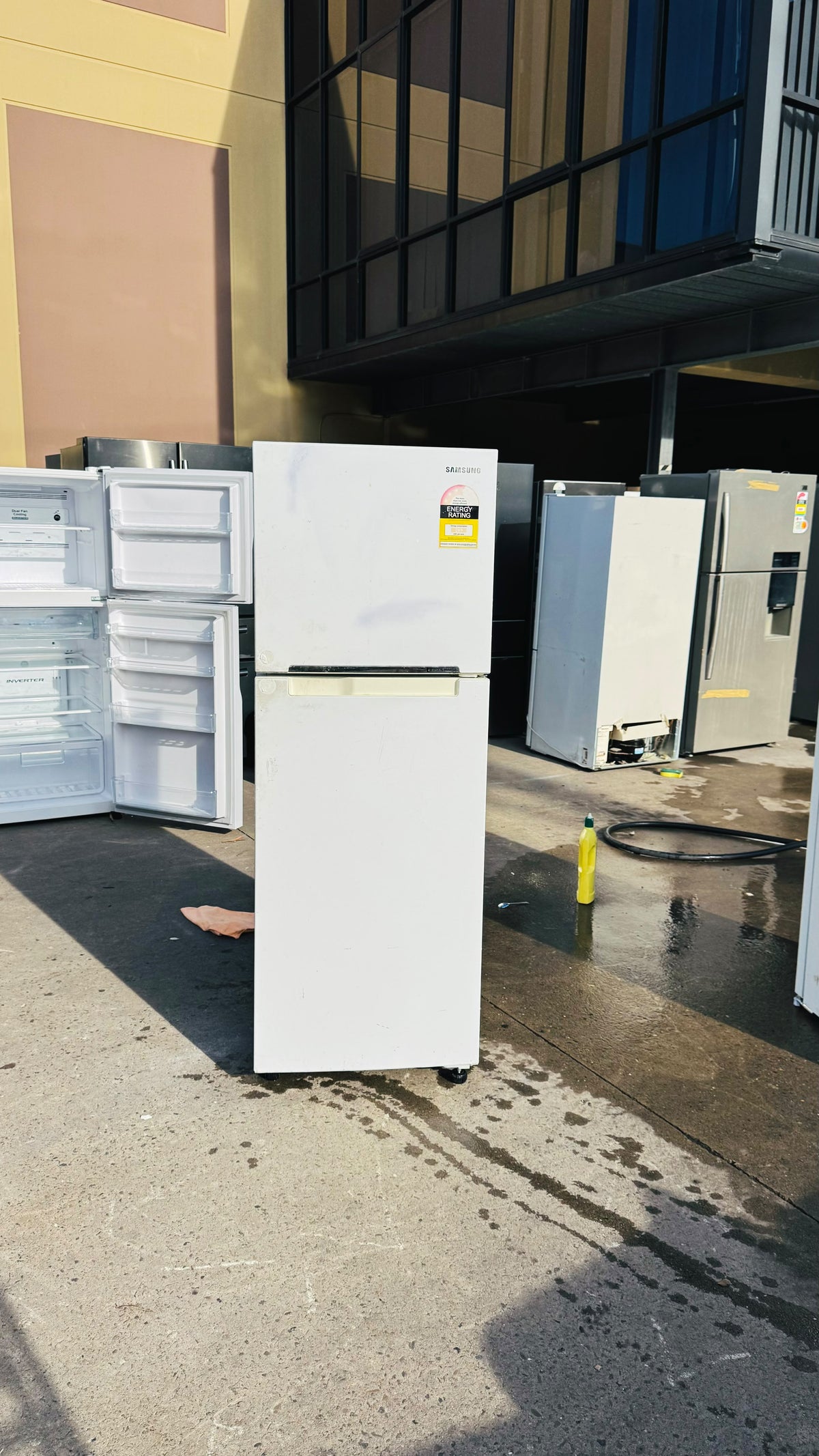 SAMSUNG 255 LITRES FRIDGE FREEZER