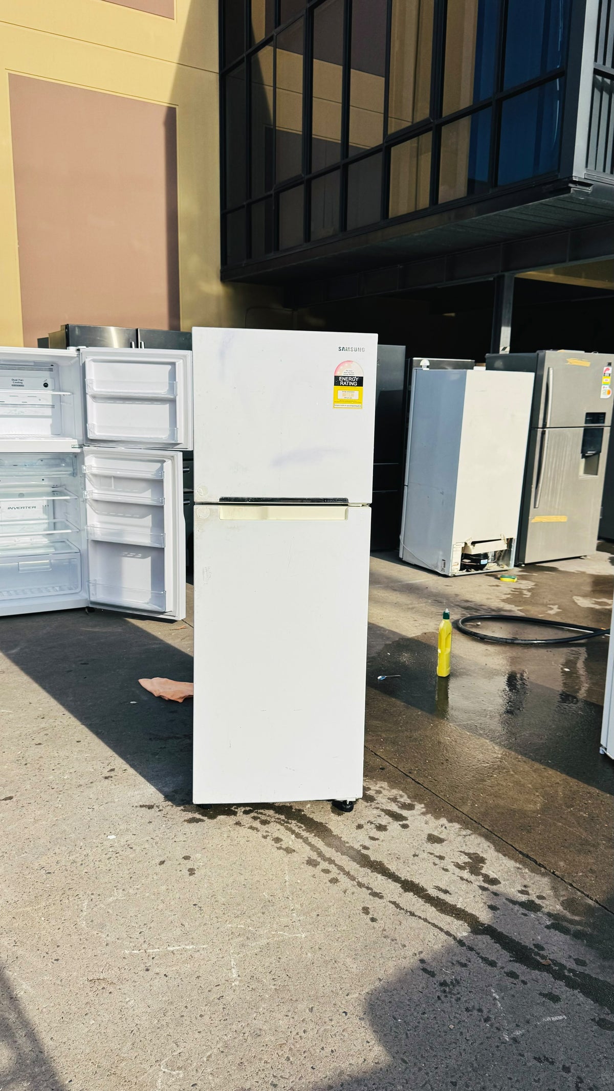 SAMSUNG 255 LITRES FRIDGE FREEZER
