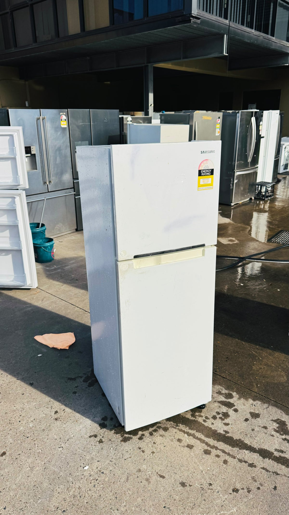 SAMSUNG 255 LITRES FRIDGE FREEZER
