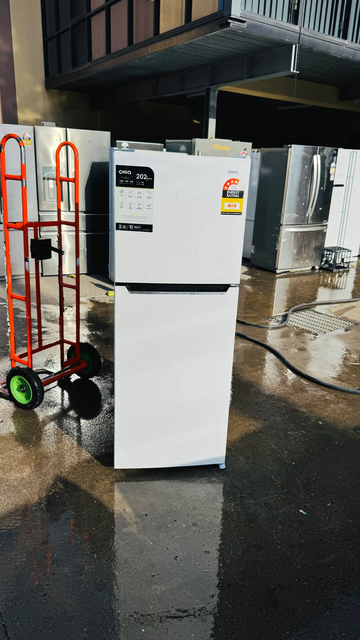 CHIQ 202 LITRES FRIDGE FREEZER