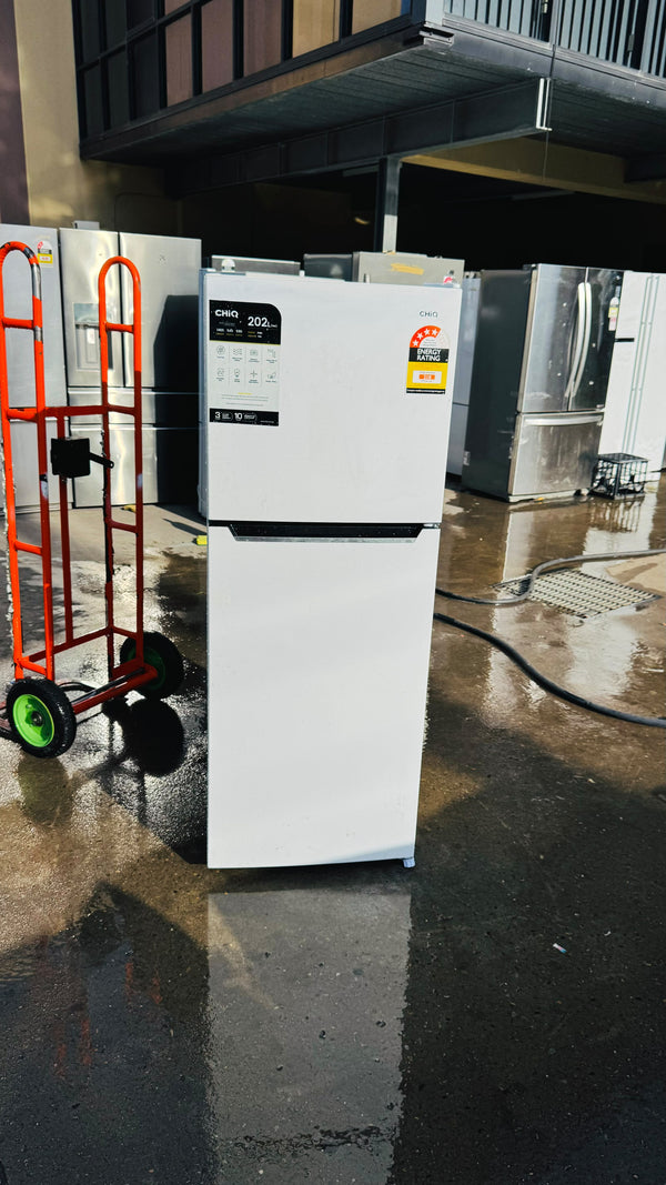CHIQ 202 LITRES FRIDGE FREEZER