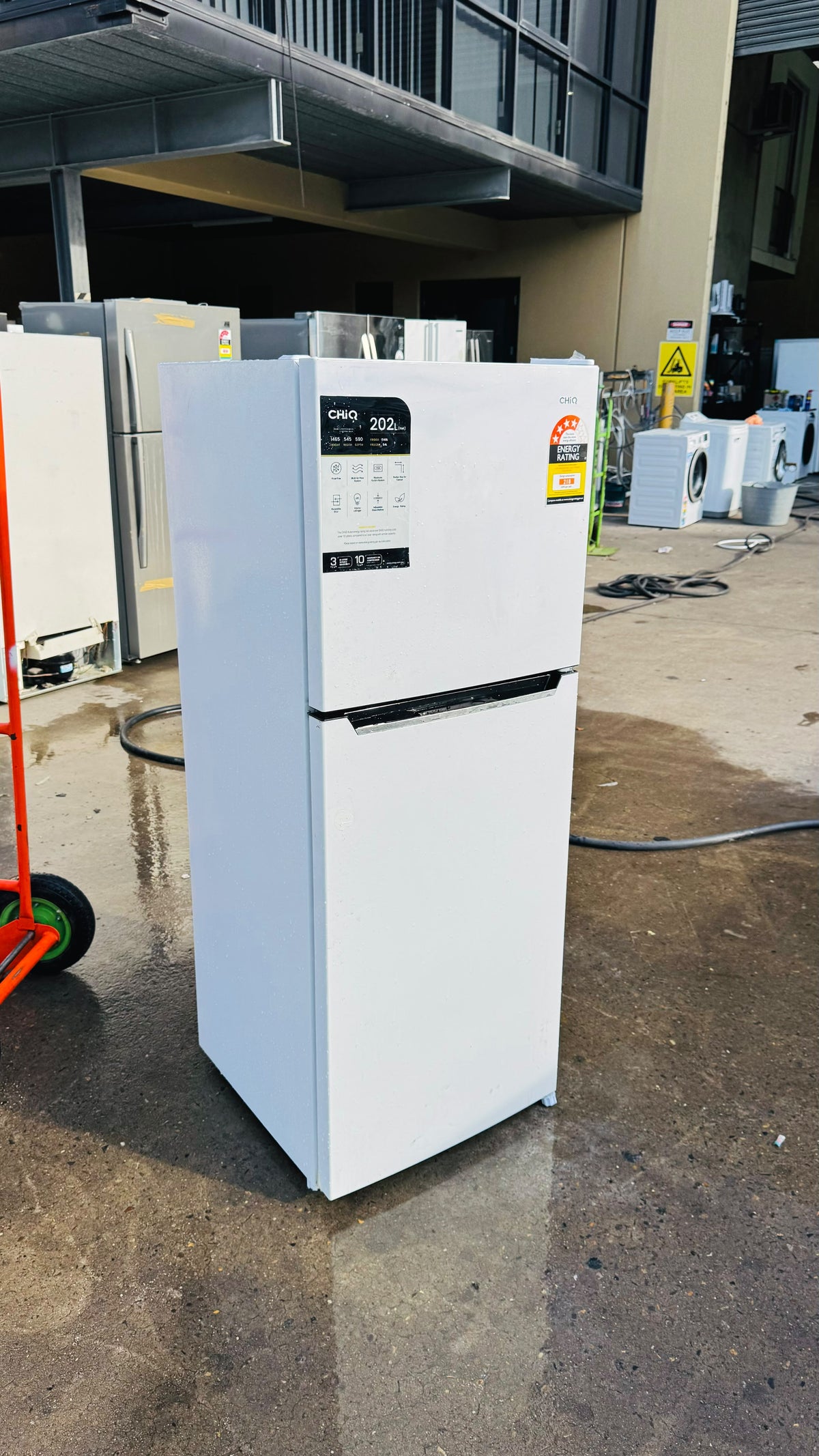 CHIQ 202 LITRES FRIDGE FREEZER