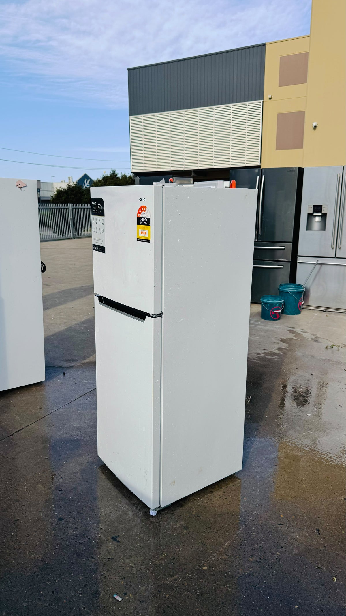 CHIQ 202 LITRES FRIDGE FREEZER