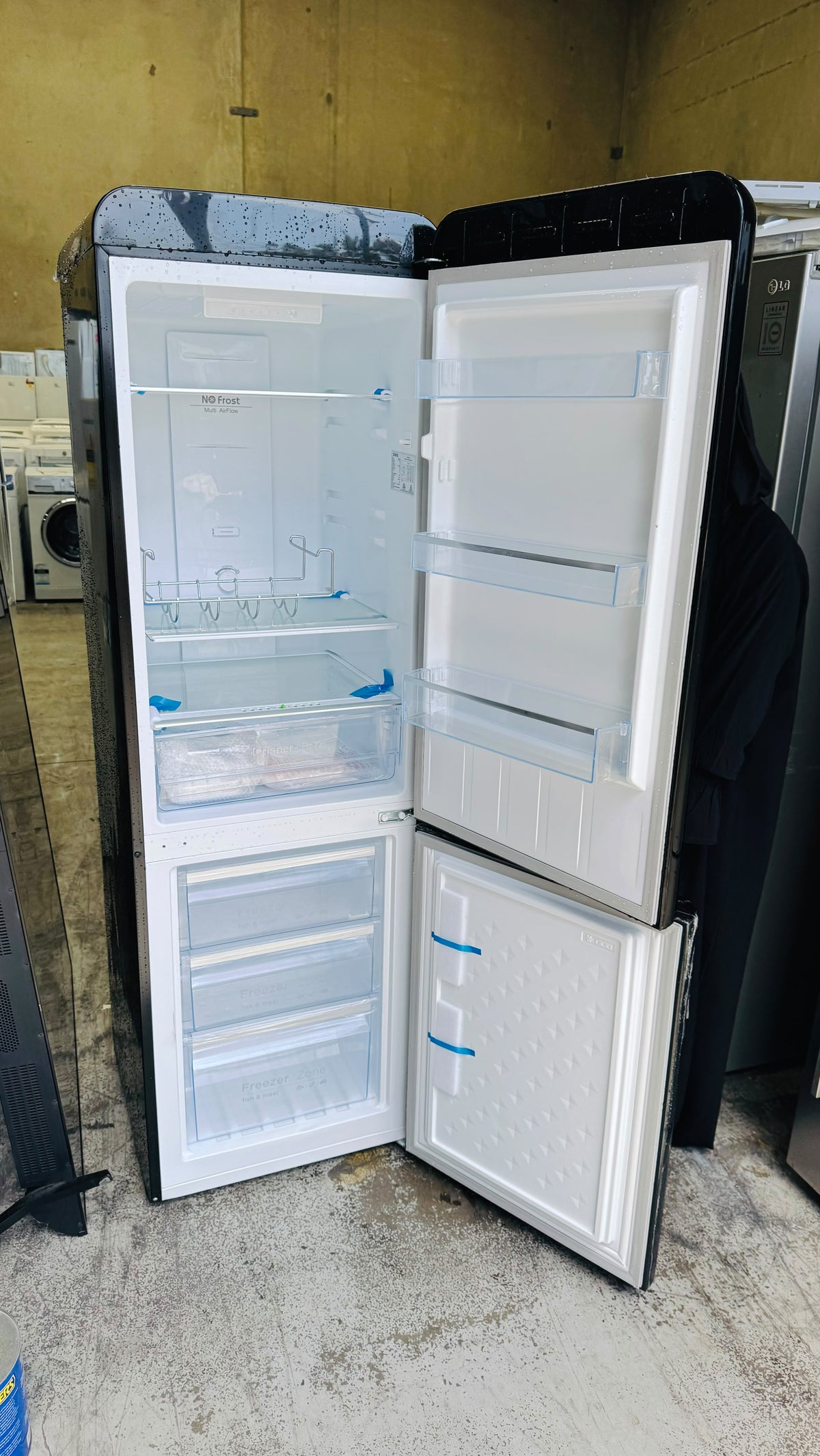 CHIQ 231 LITRES RETRO FRIDGE FREEZER FACTORY SECONDS 6 MONTHS WARRANTY