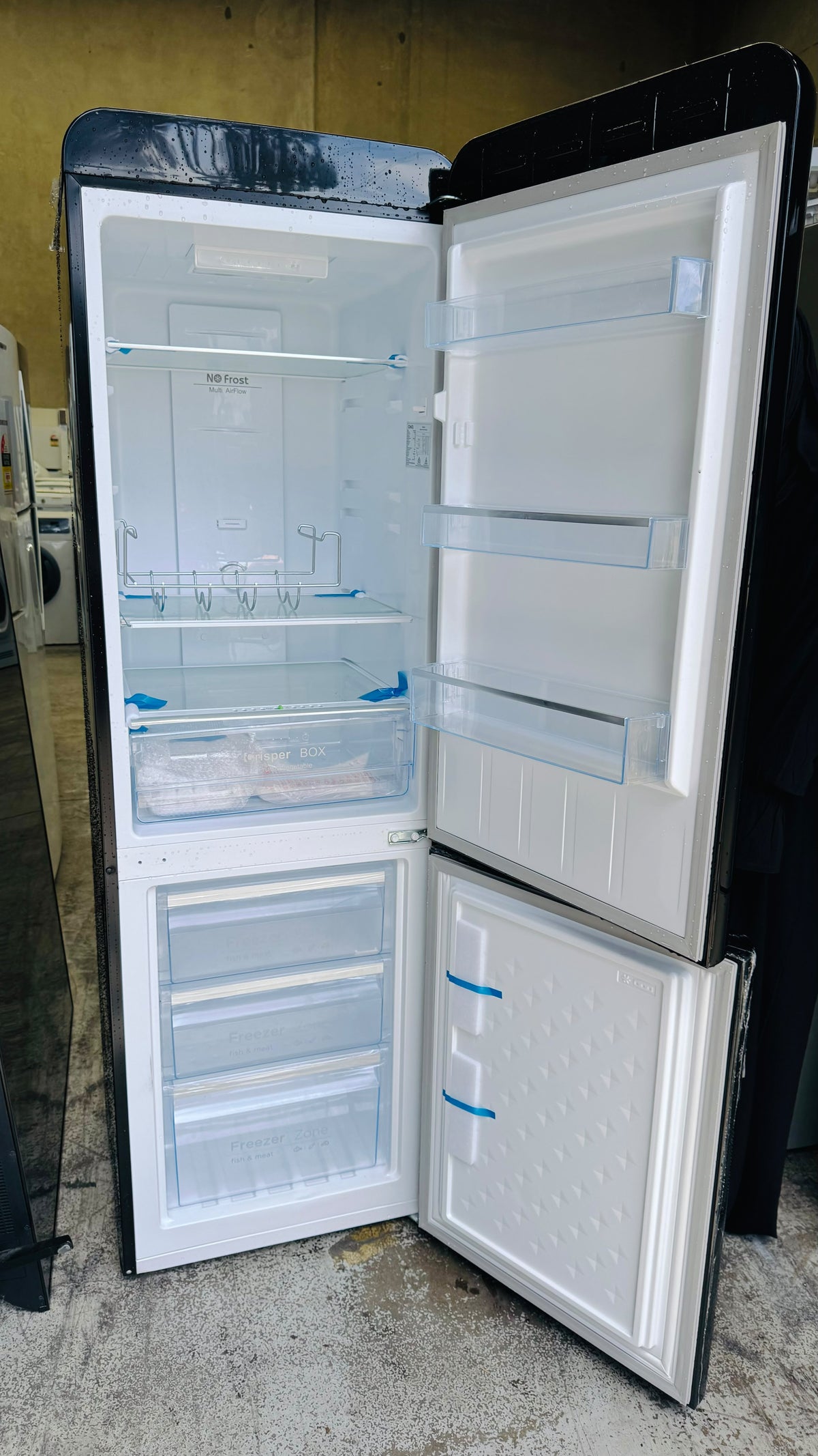 CHIQ 231 LITRES RETRO FRIDGE FREEZER FACTORY SECONDS 6 MONTHS WARRANTY