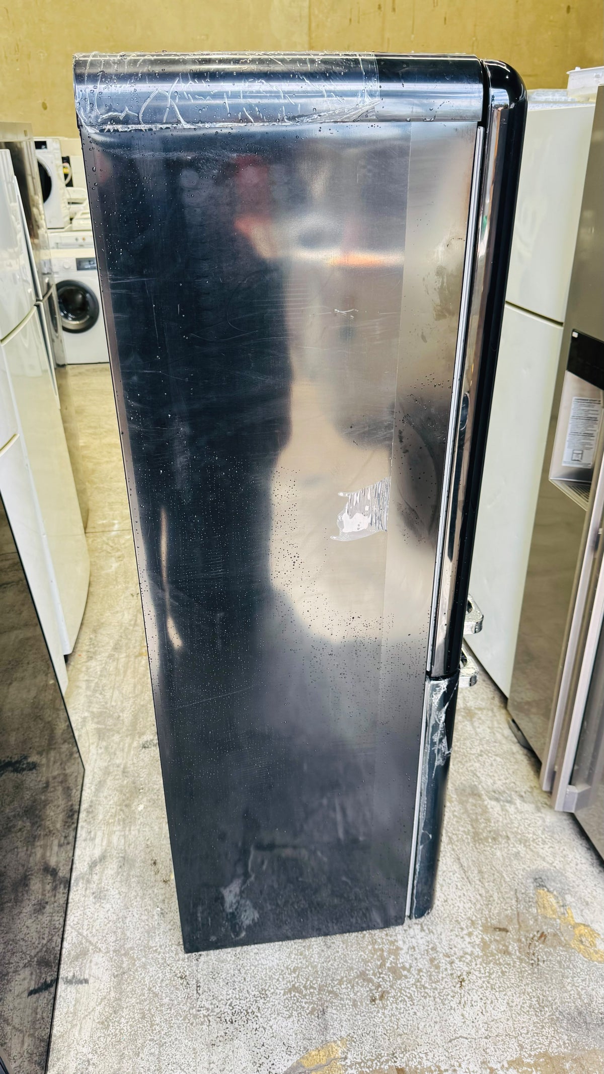 CHIQ 231 LITRES RETRO FRIDGE FREEZER FACTORY SECONDS 6 MONTHS WARRANTY
