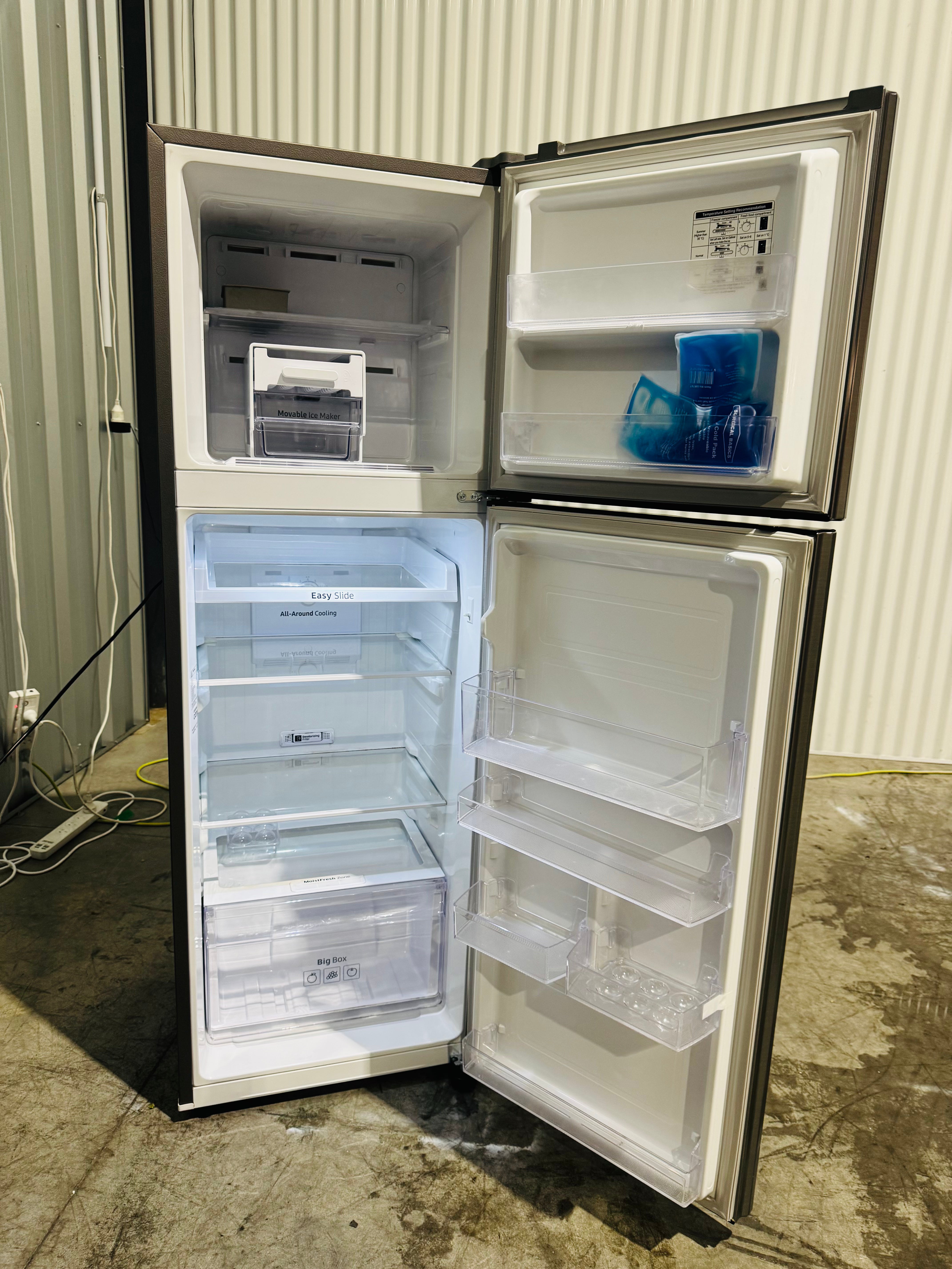 **SAMSUNG 270 LITRES FRIDGE FREEZER & 6.5 KGS TOP LOADER WASHING MACHINE COMBO PACKAGE DEAL**
