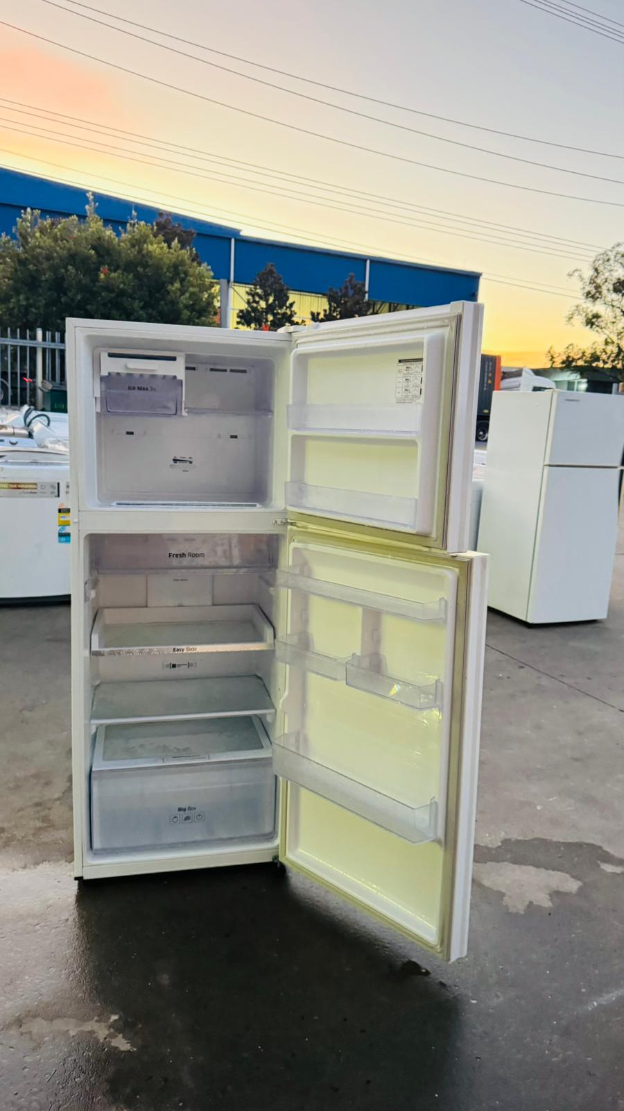 SAMSUNG 393 LITRES FRIDGE FREEZER