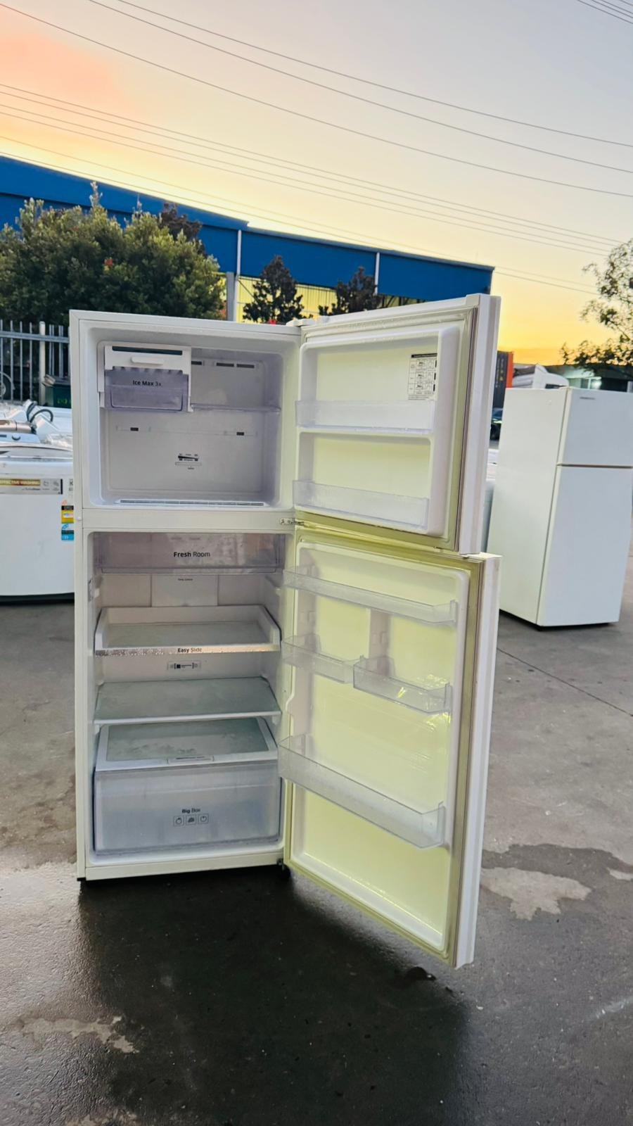 SAMSUNG 393 LITRES FRIDGE FREEZER