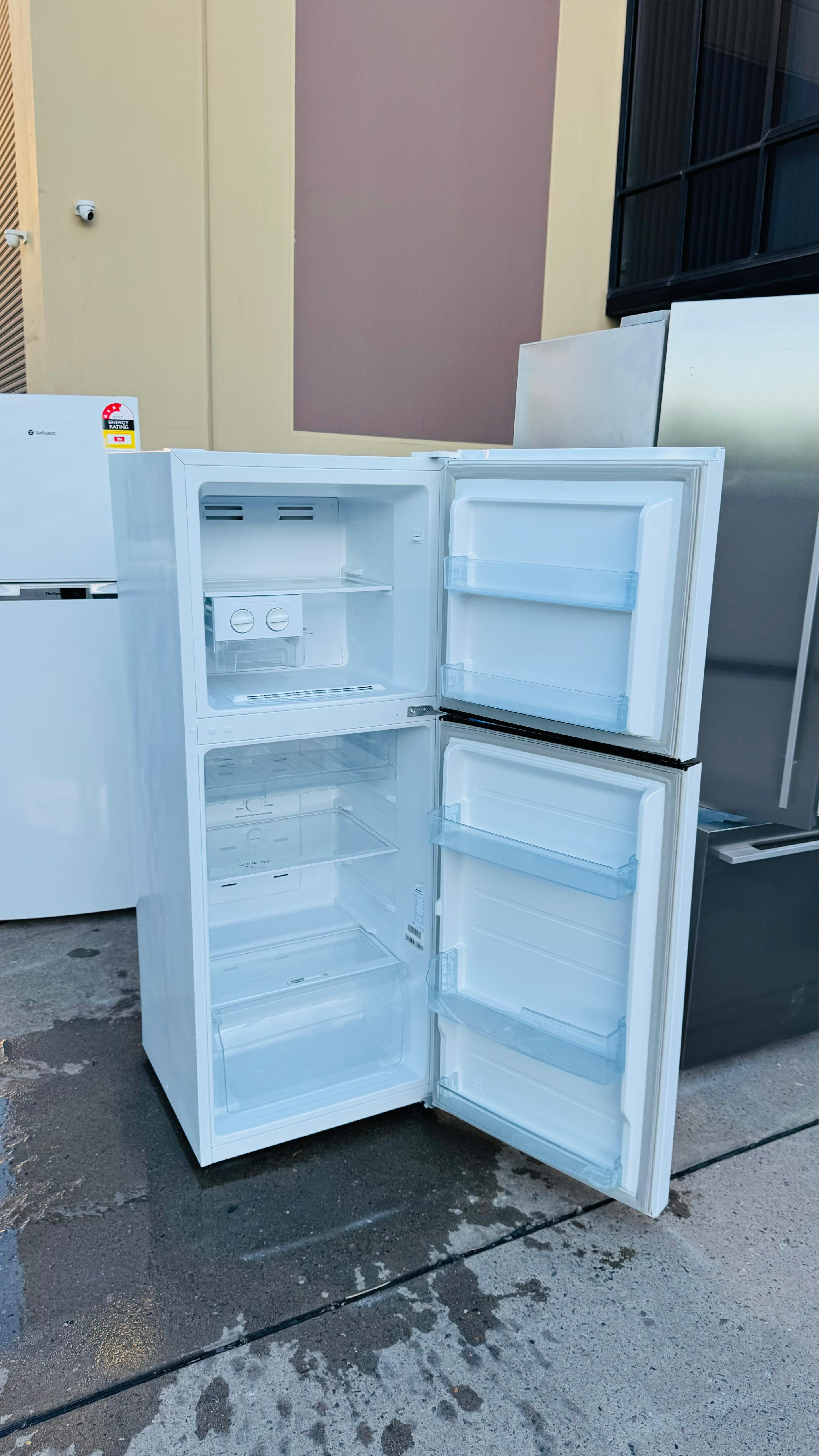 HISENSE 230 LITRES FRIDGE FREEZER