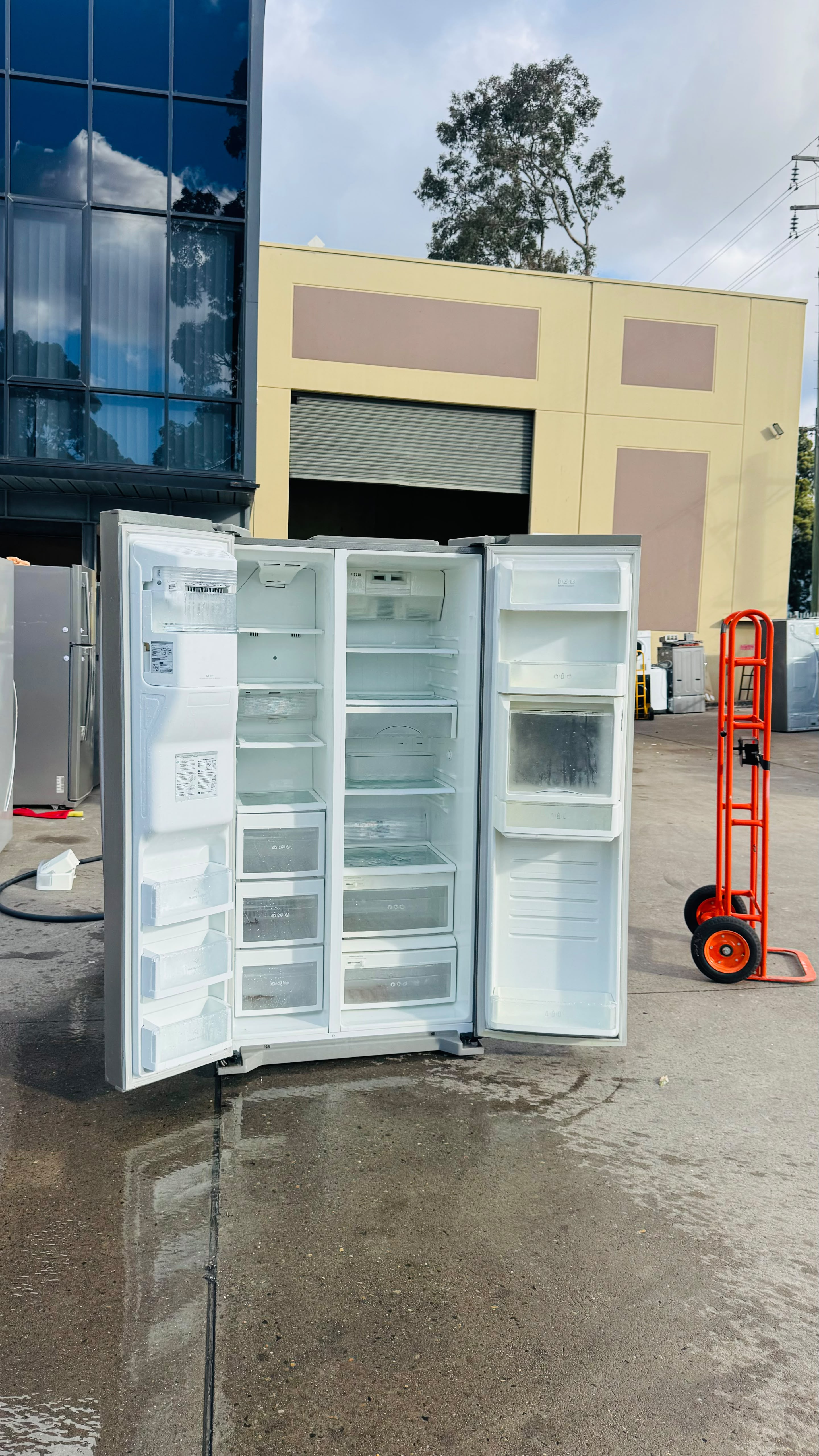 LG SIDE BY SIDE 621 LITRES FRIDGE FREEZER