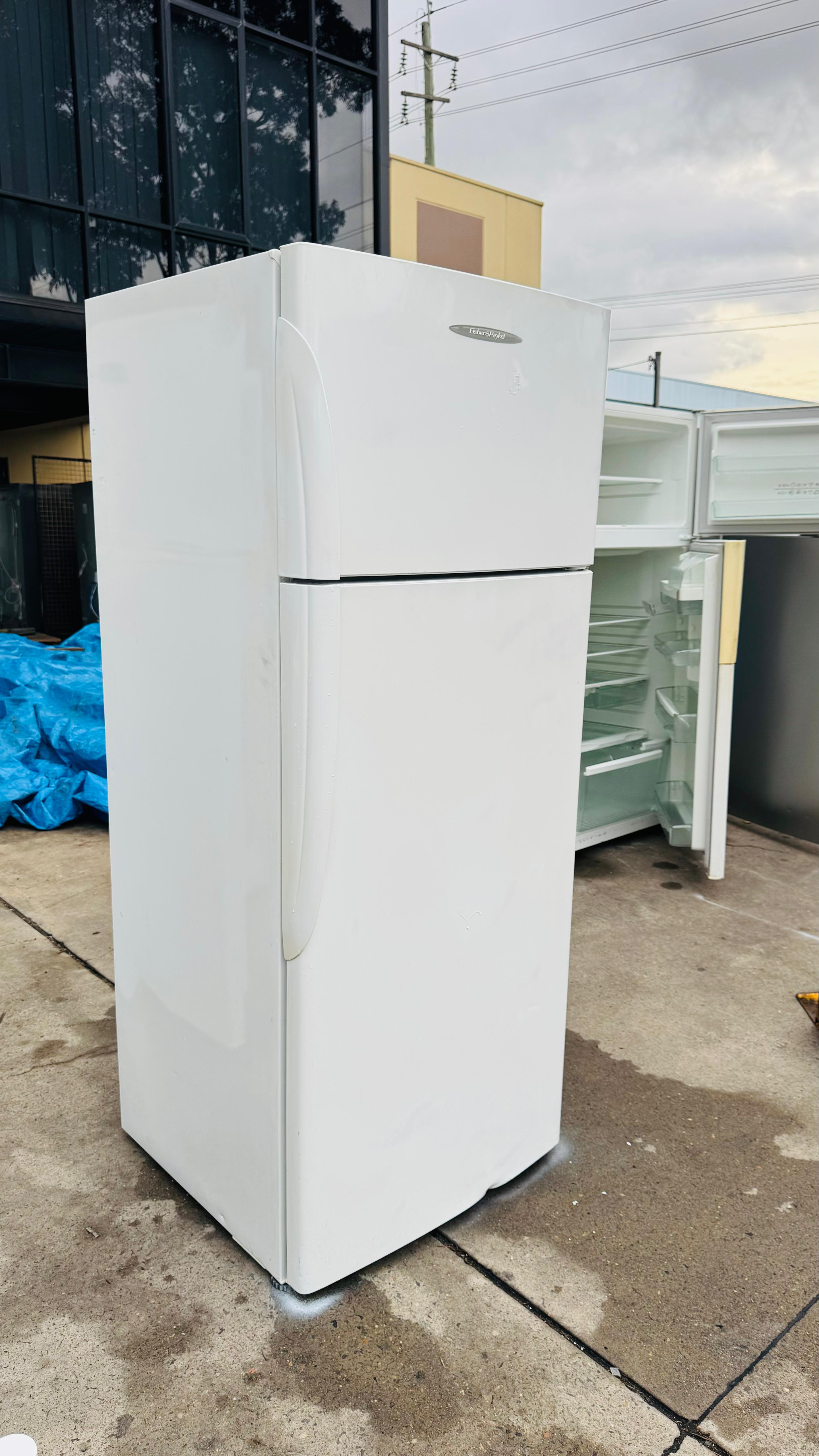 FISHER AND PAYKEL 441 LITRES FRIDGE FREEZER
