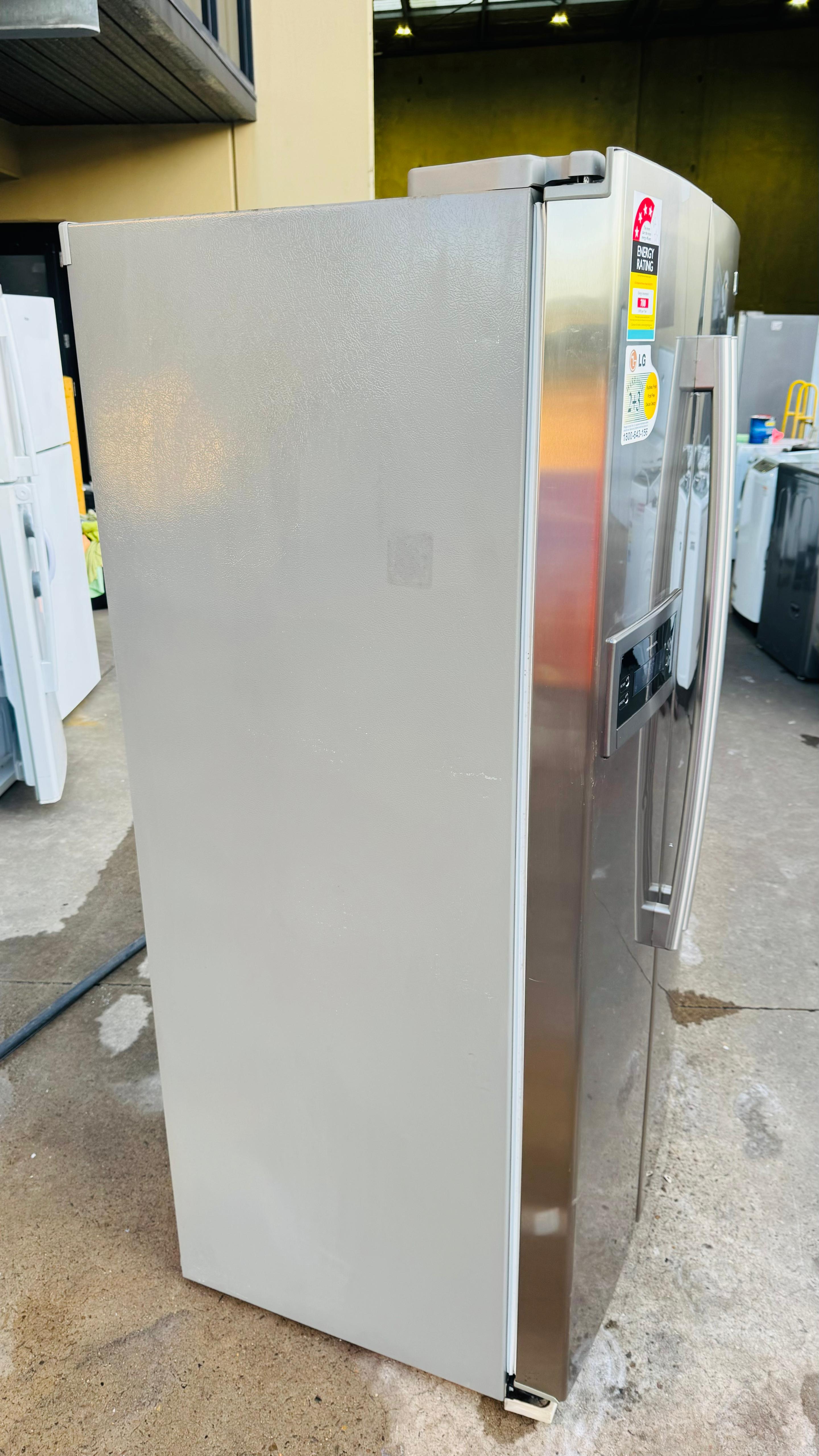 LG 641 LITRES SIDE BY SIDE DOOR FRIDGE FREEZER