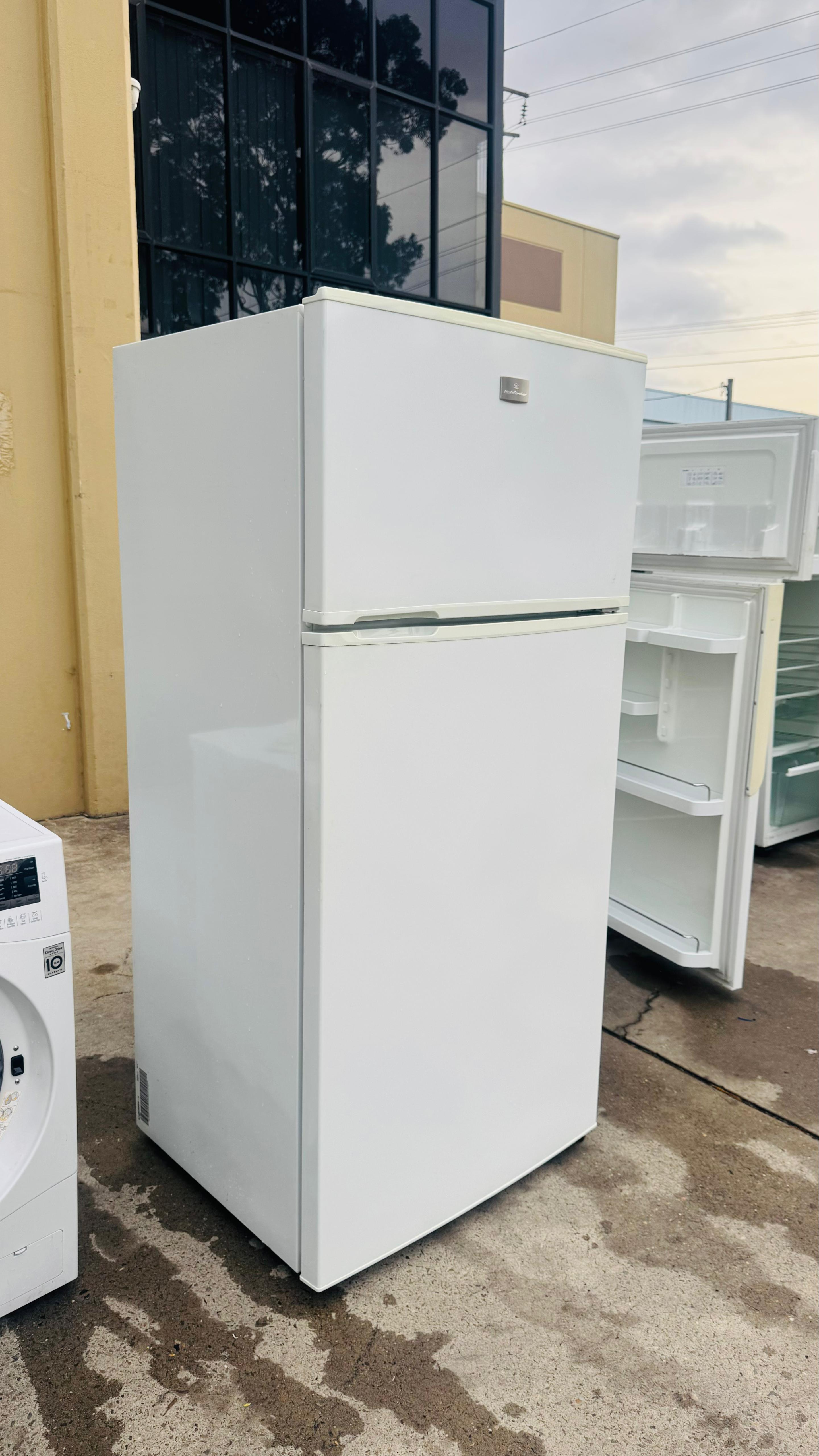 KELVINATOR 520 LITRES FRIDGE FREEZER