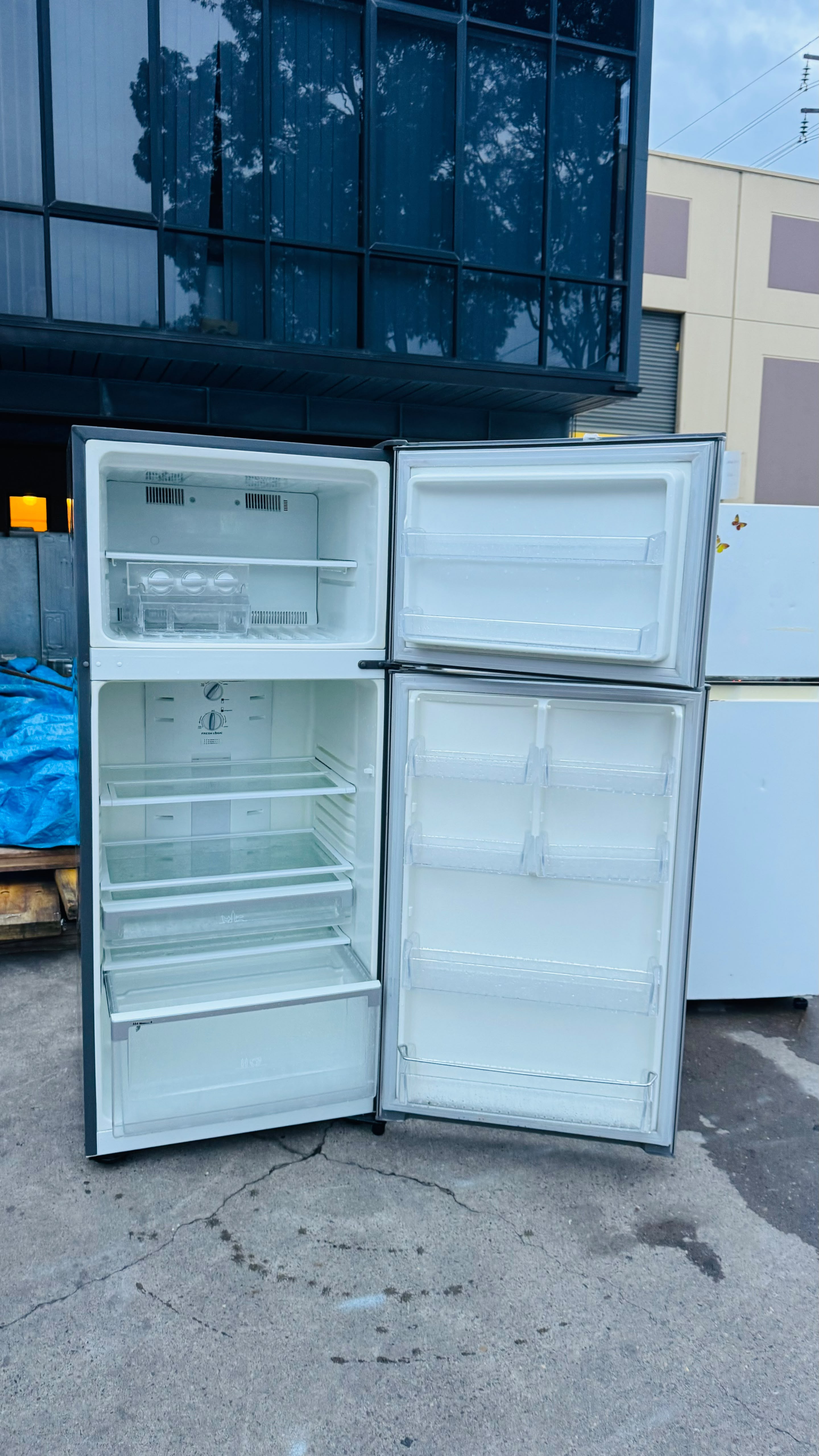 ELECTROLUX 420 LITRES FRIDGE FREEZER