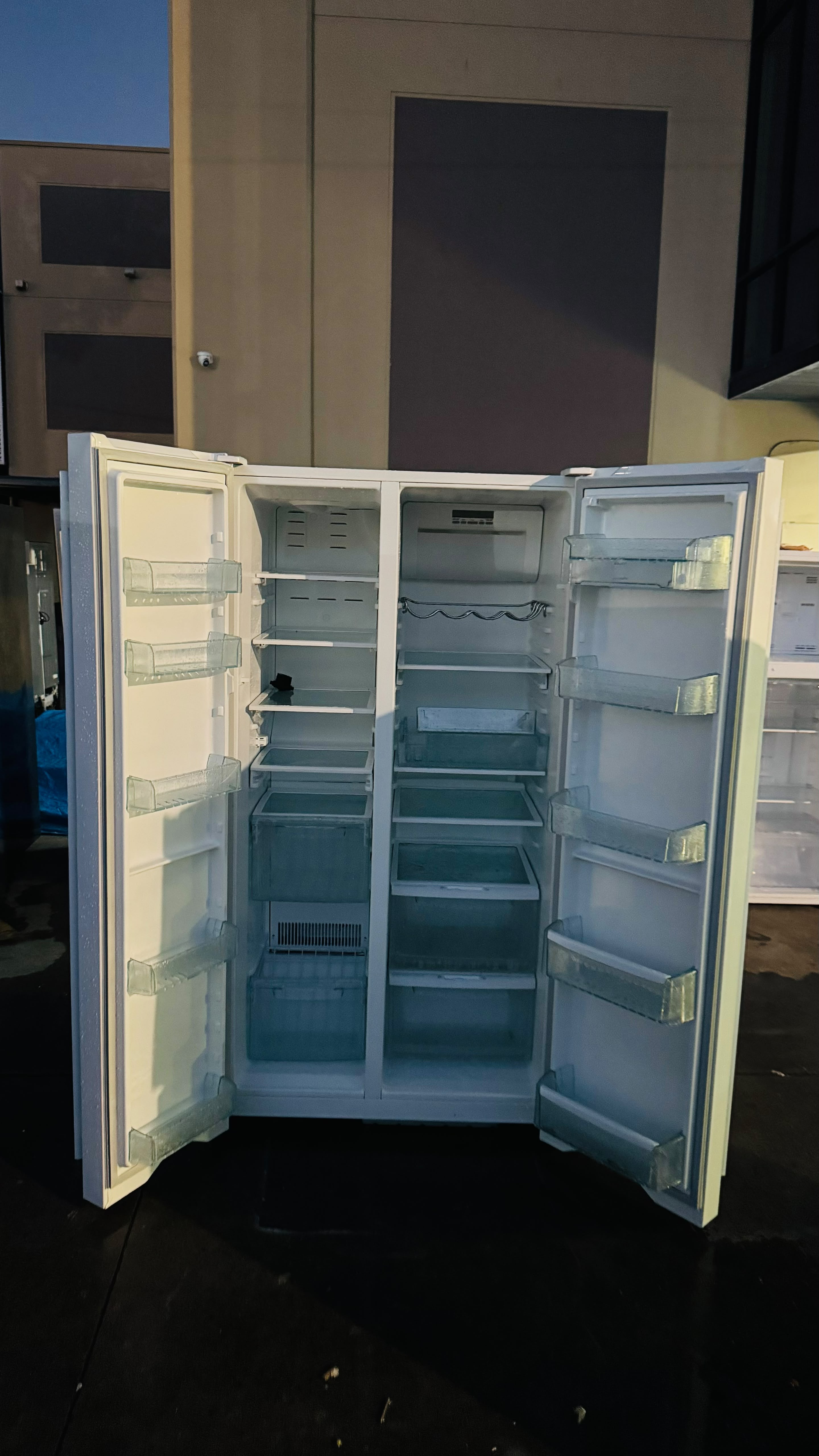 WESTINGHOUSE SIDE BY SIDE 606 LITRES FRIDGE FREEZER