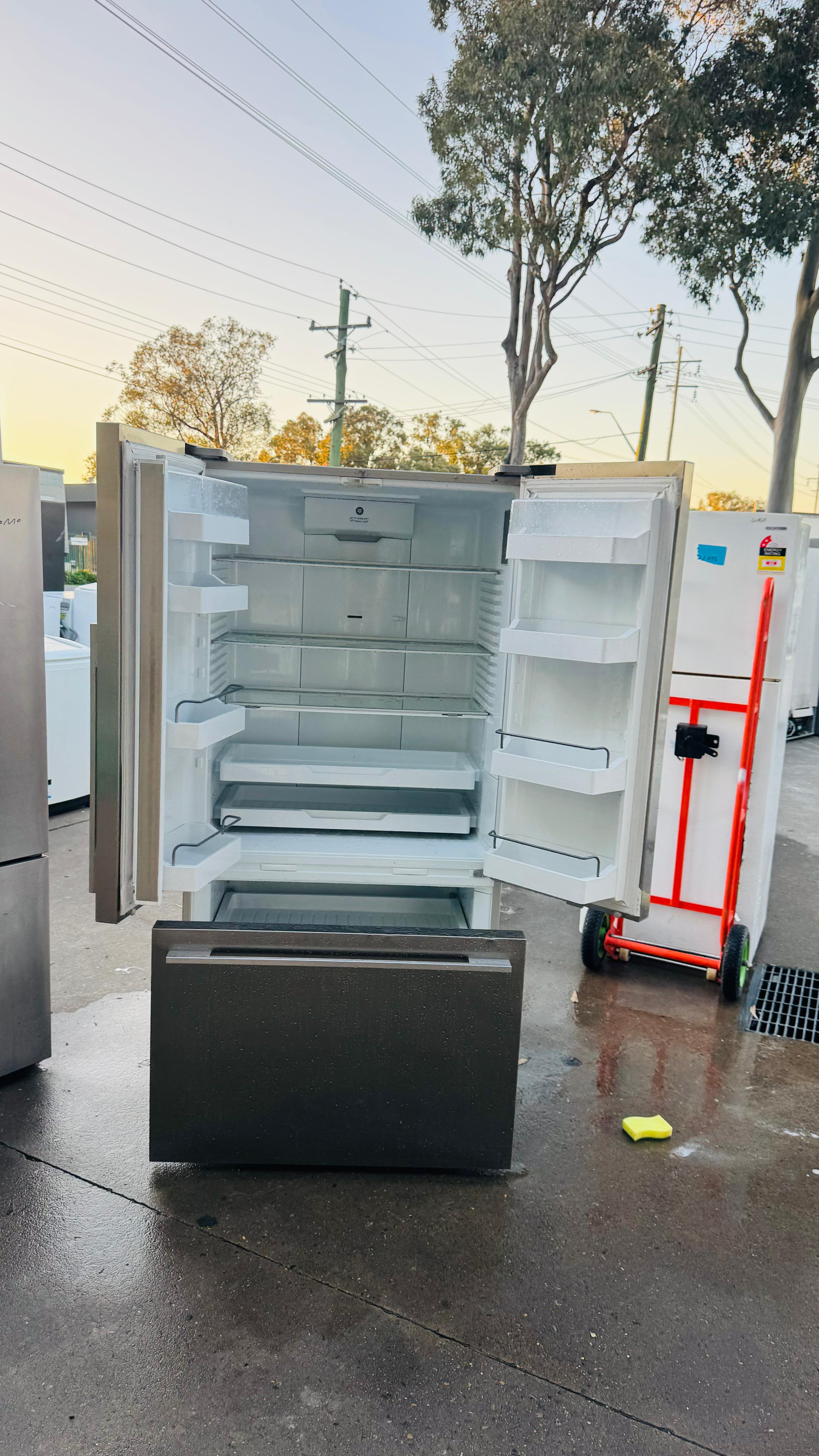 FISHER AND PAYKEL 610 LITRES FRENCH DOOR FRIDGE FREEZER