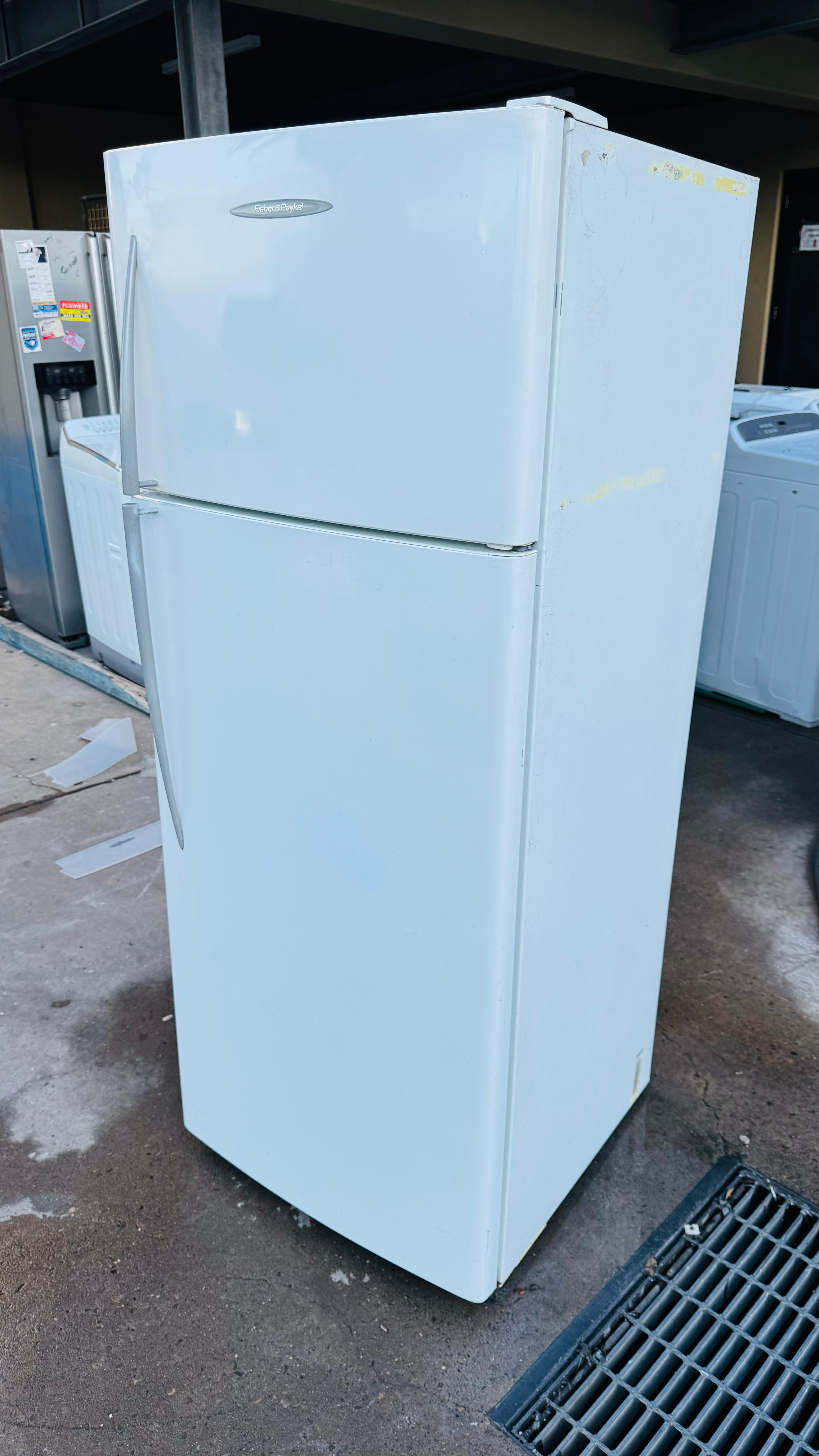 FISHER AND PAYKEL 441 LITRES FRIDGE FREEZER