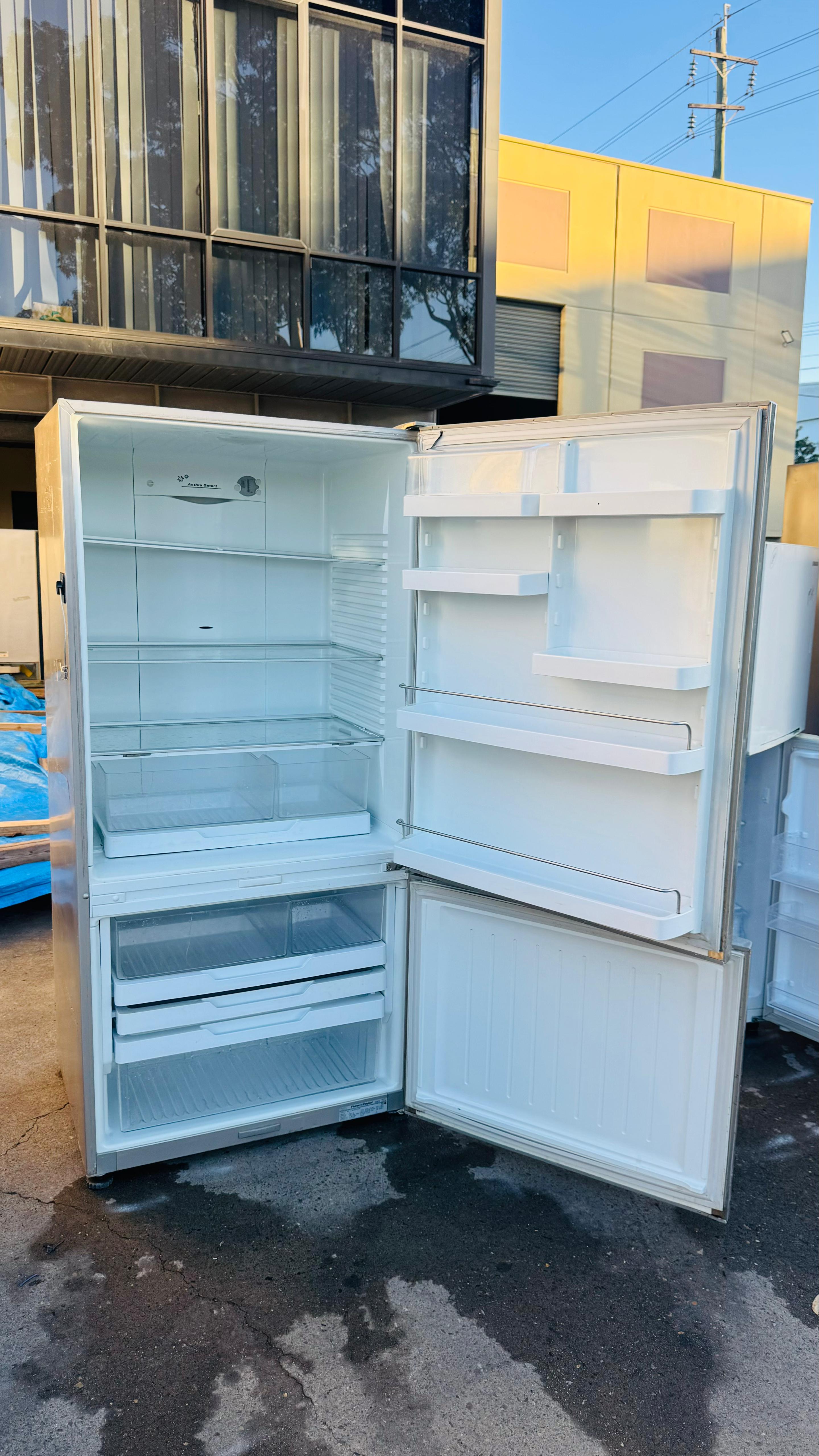 FISHER AND PAYKEL 519 LITRES FRIDGE FREEZER