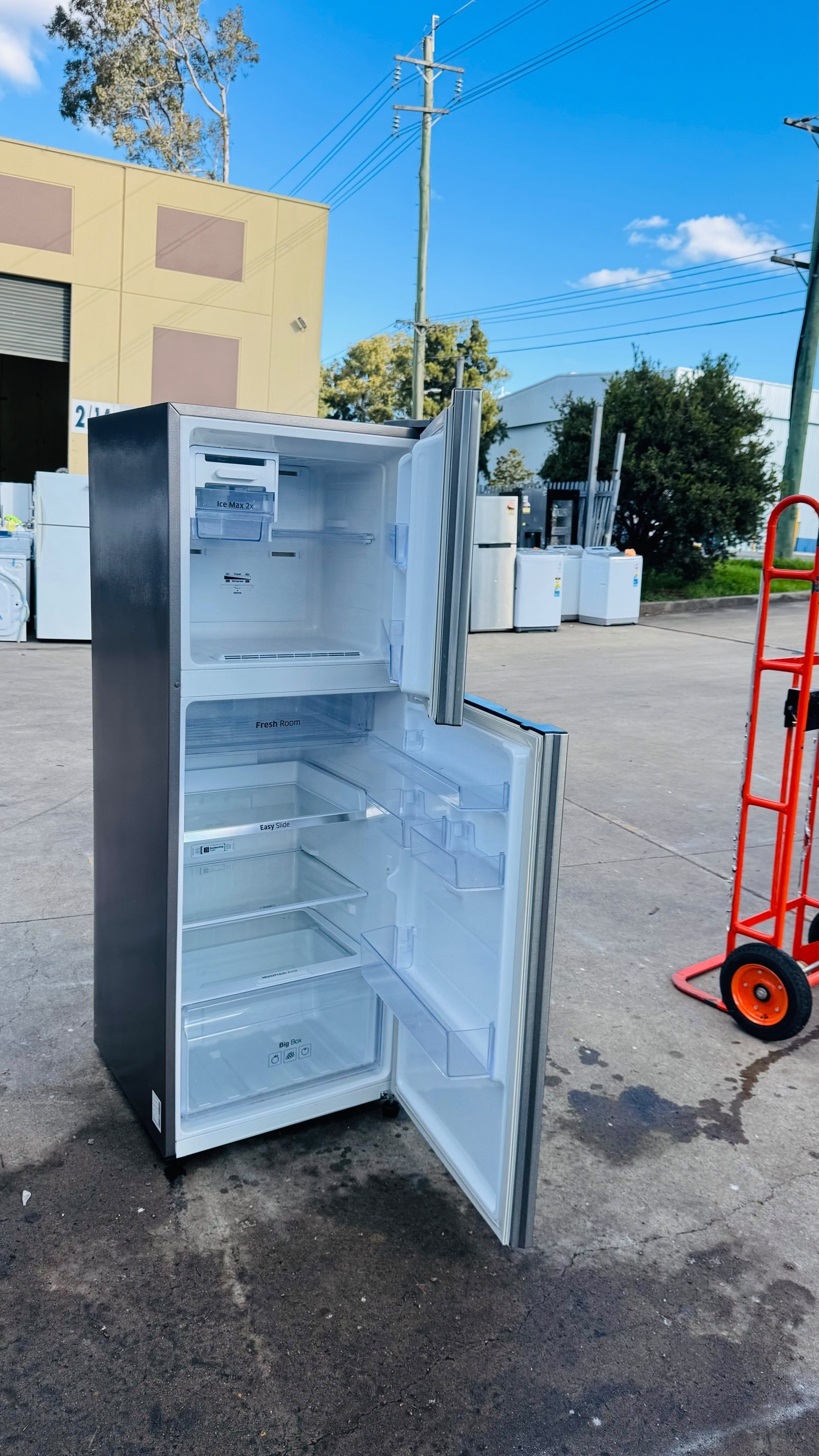 SAMSUNG 320 LITRES FRIDGE FREEZER