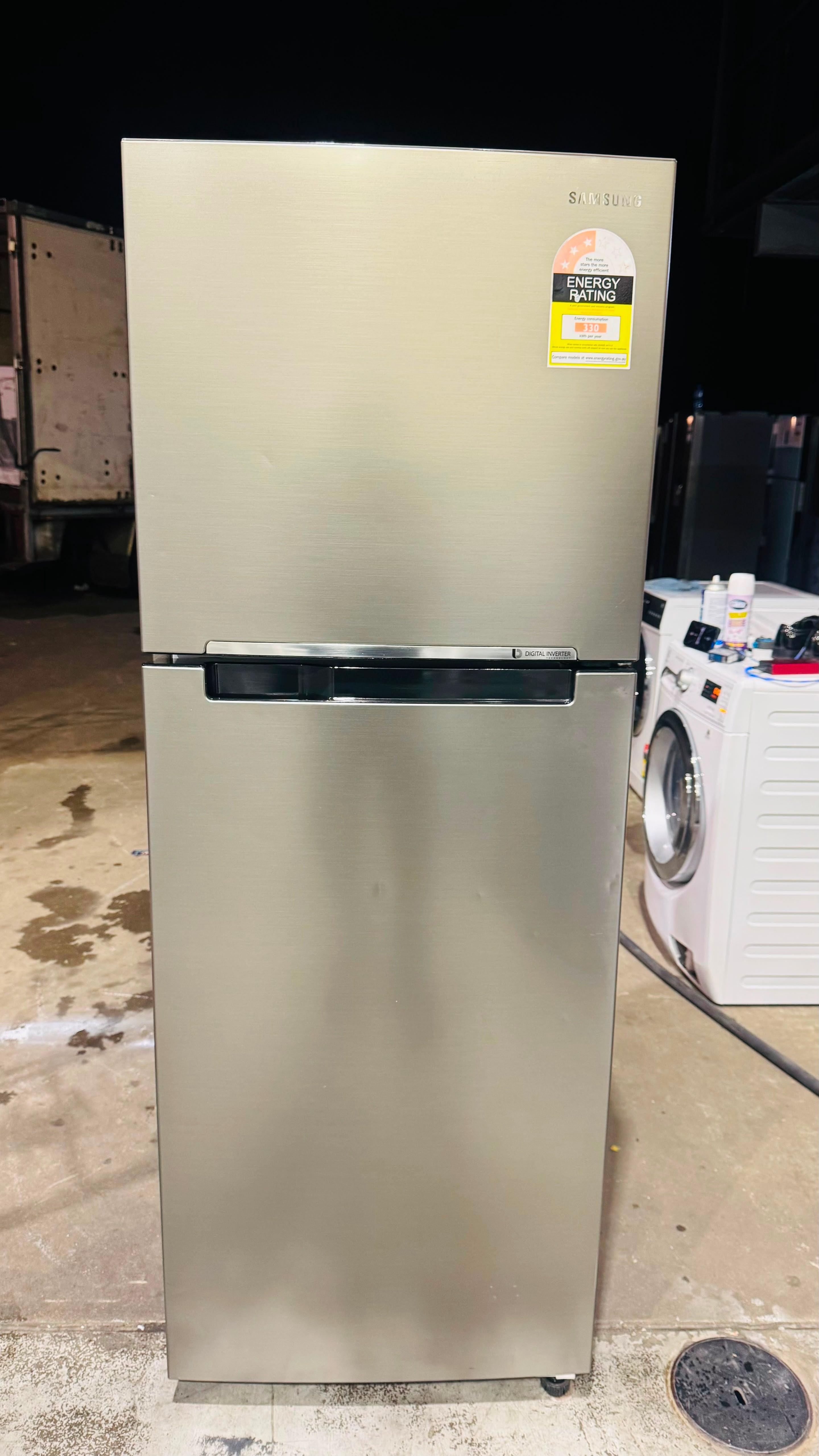 SAMSUNG 318 LITRES FRIDGE FREEZER