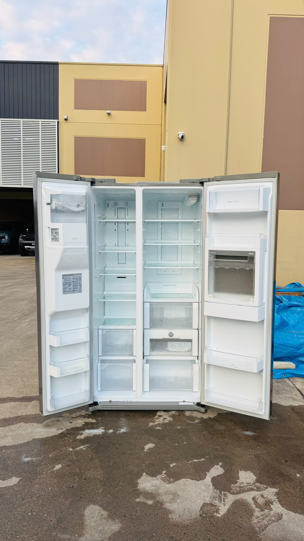 LG 693 LITRES SIDE BY SIDE FRIDGE FREEZER
