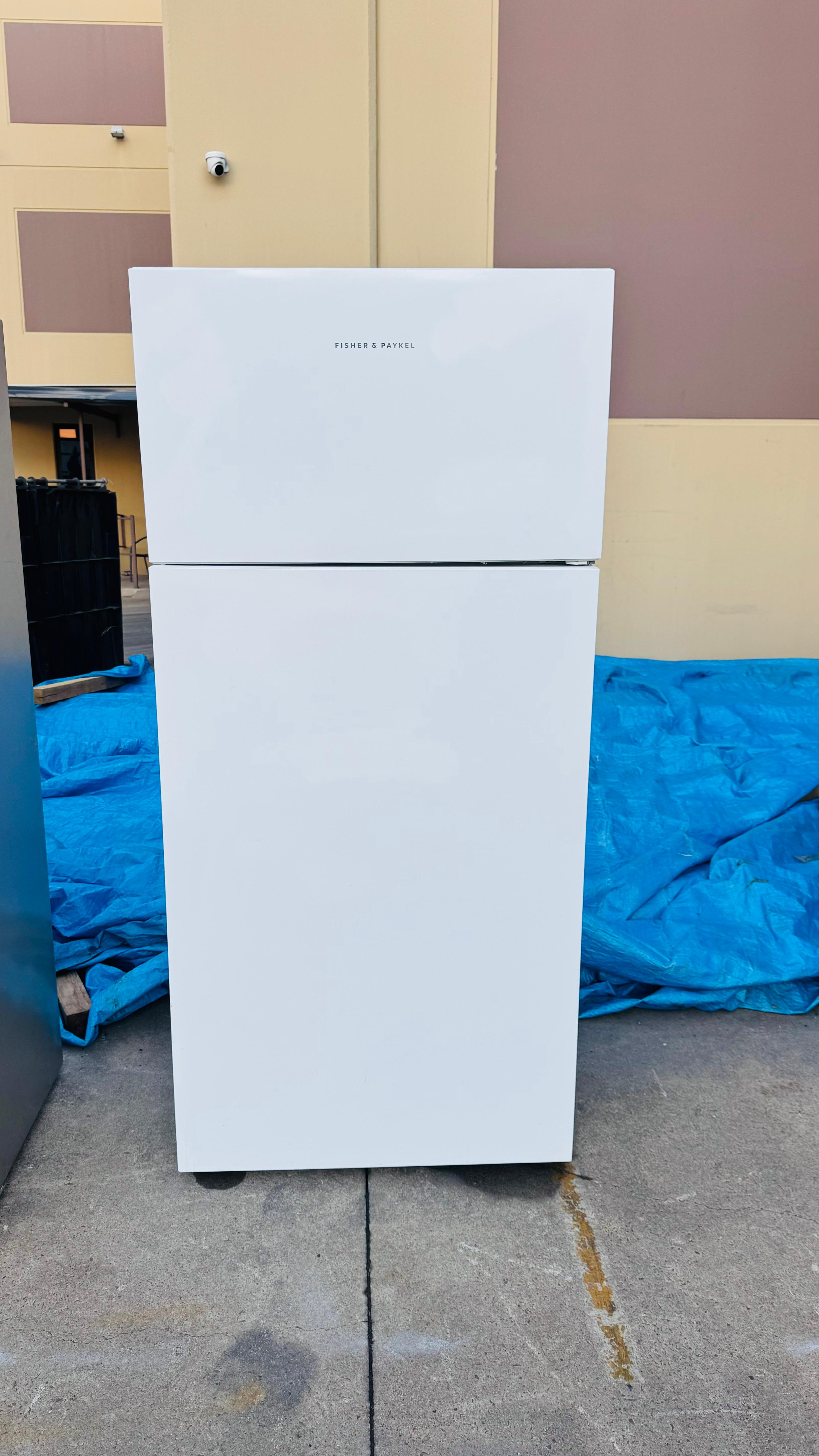 FISHER AND PAYKEL 517 LITRES FRIDGE FREEZER
