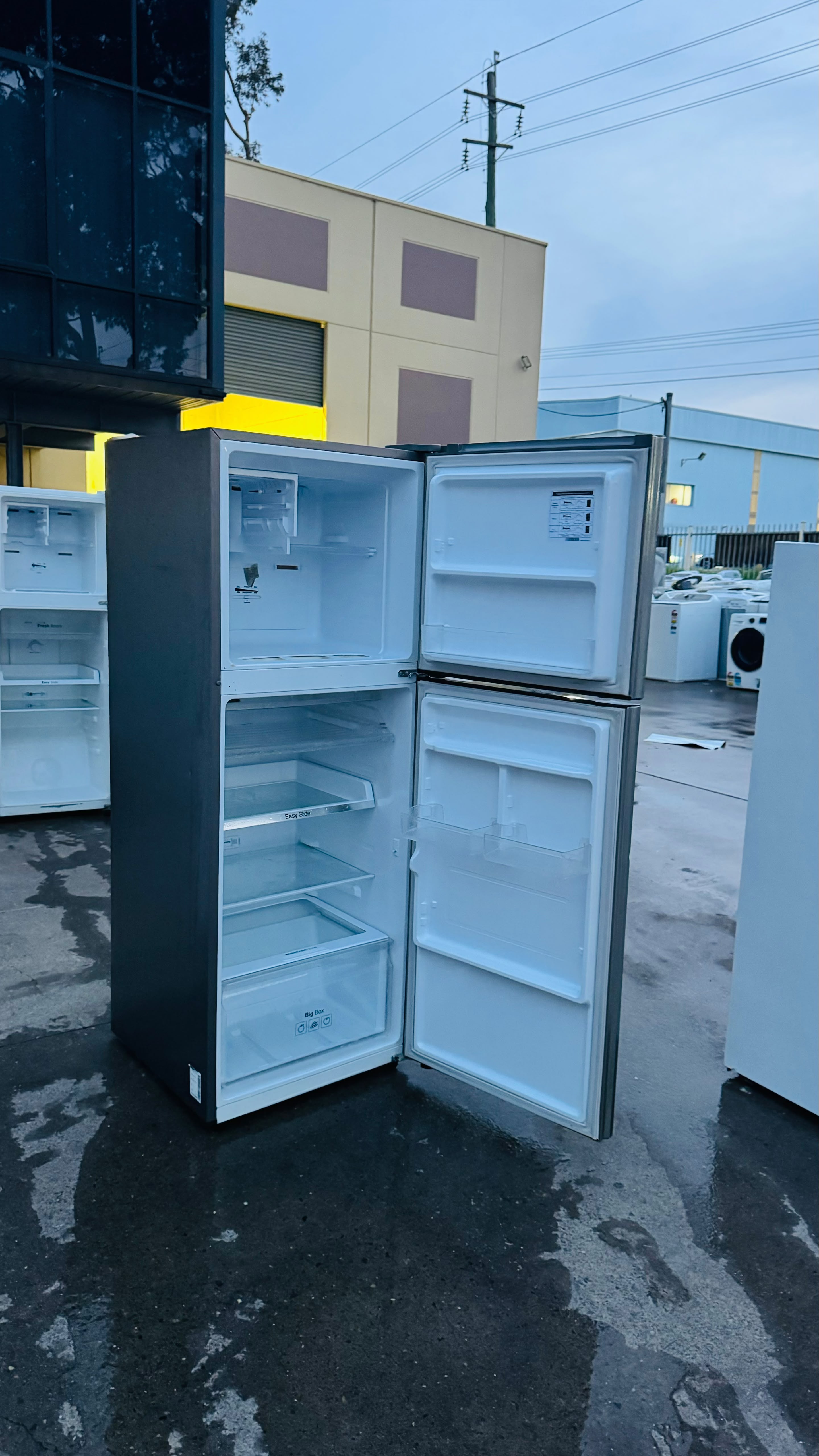 SAMSUNG 320 LITRES FRIDGE FREEZER