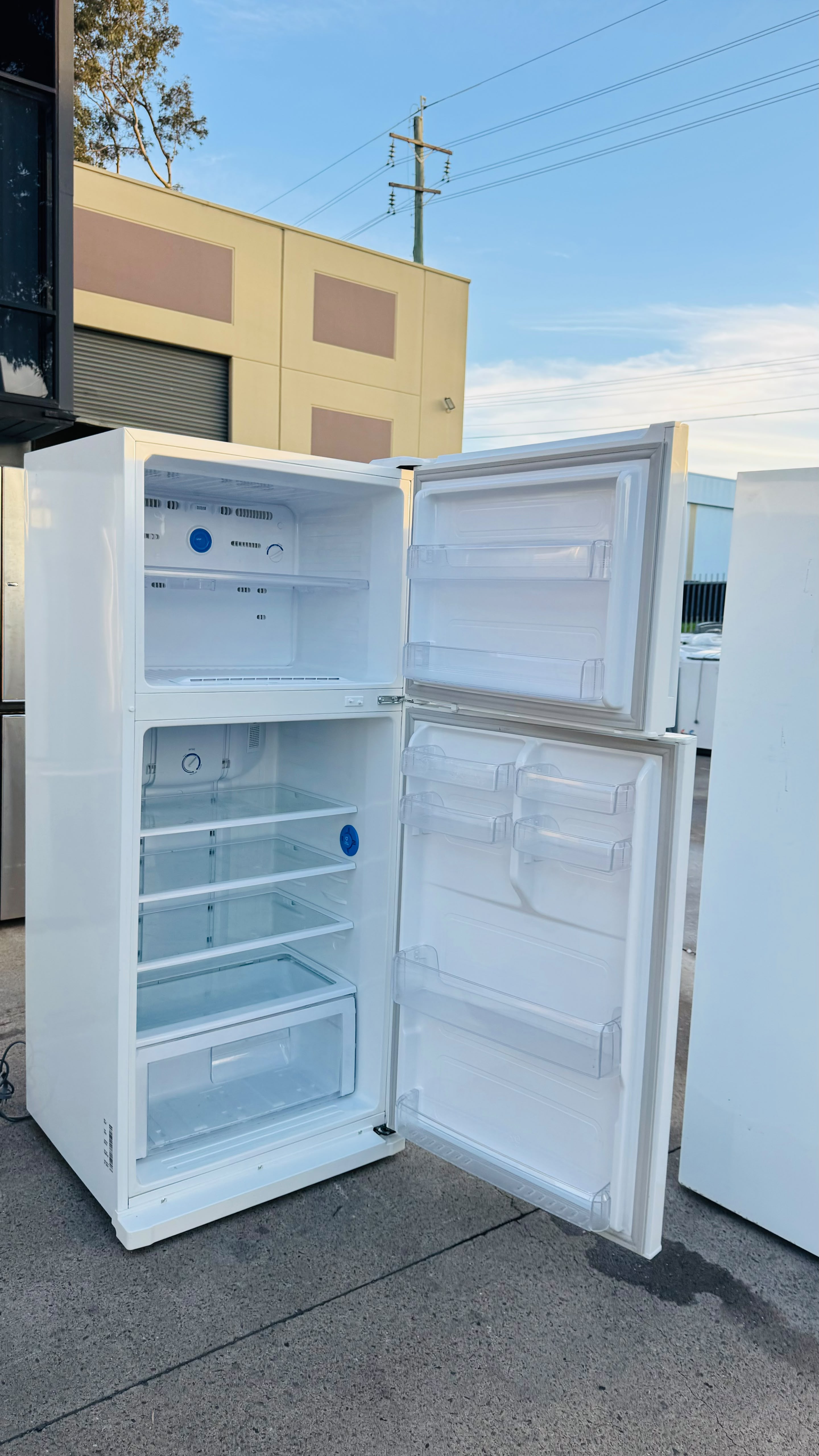SAMSUNG 341 LITRES FRIDGE FREEZER