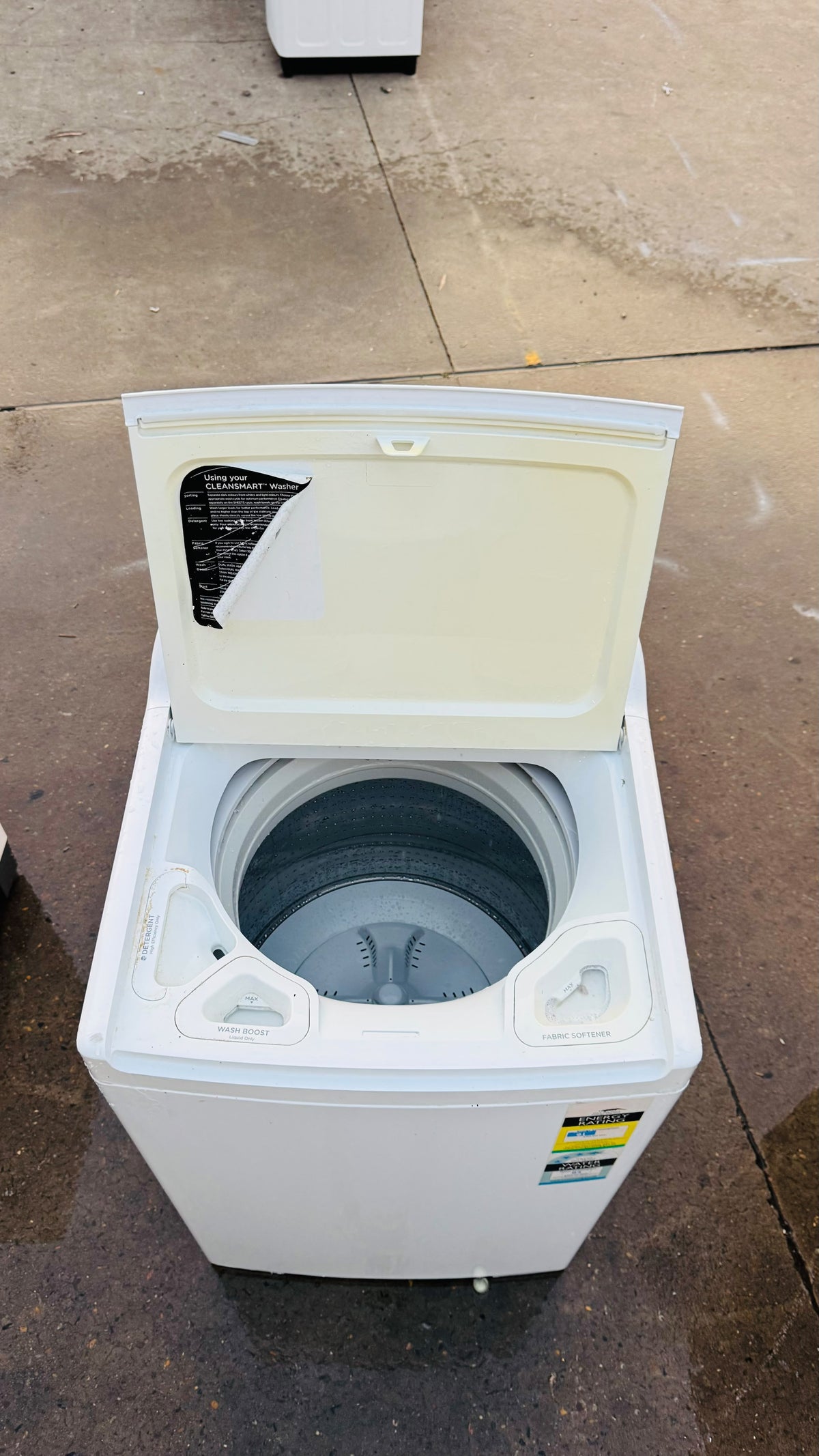 FISHER AND PAYKEL 8KGS TOP LOADER WASHING MACHINE