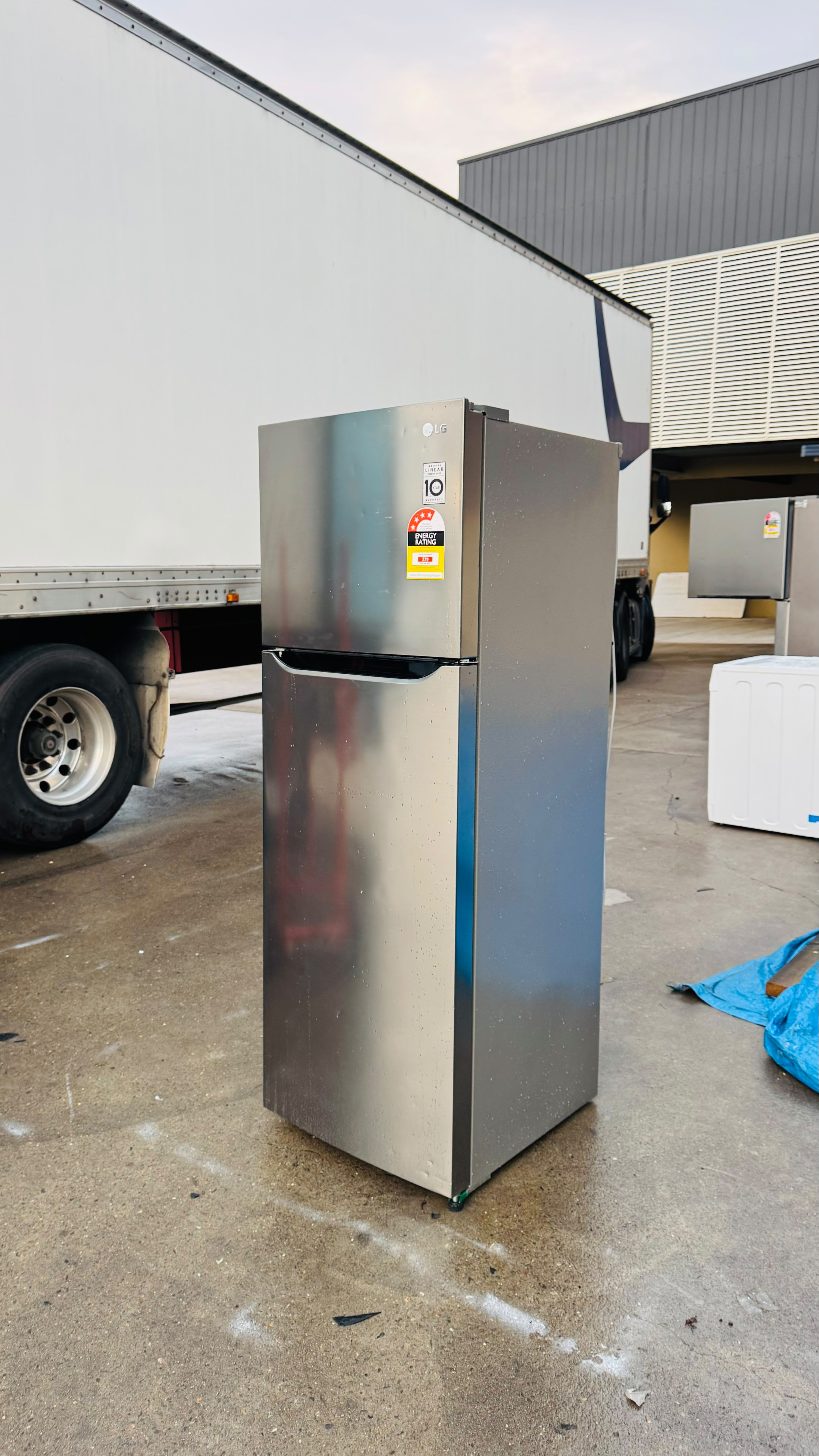 LG 332 LITRES FRIDGE FREEZER