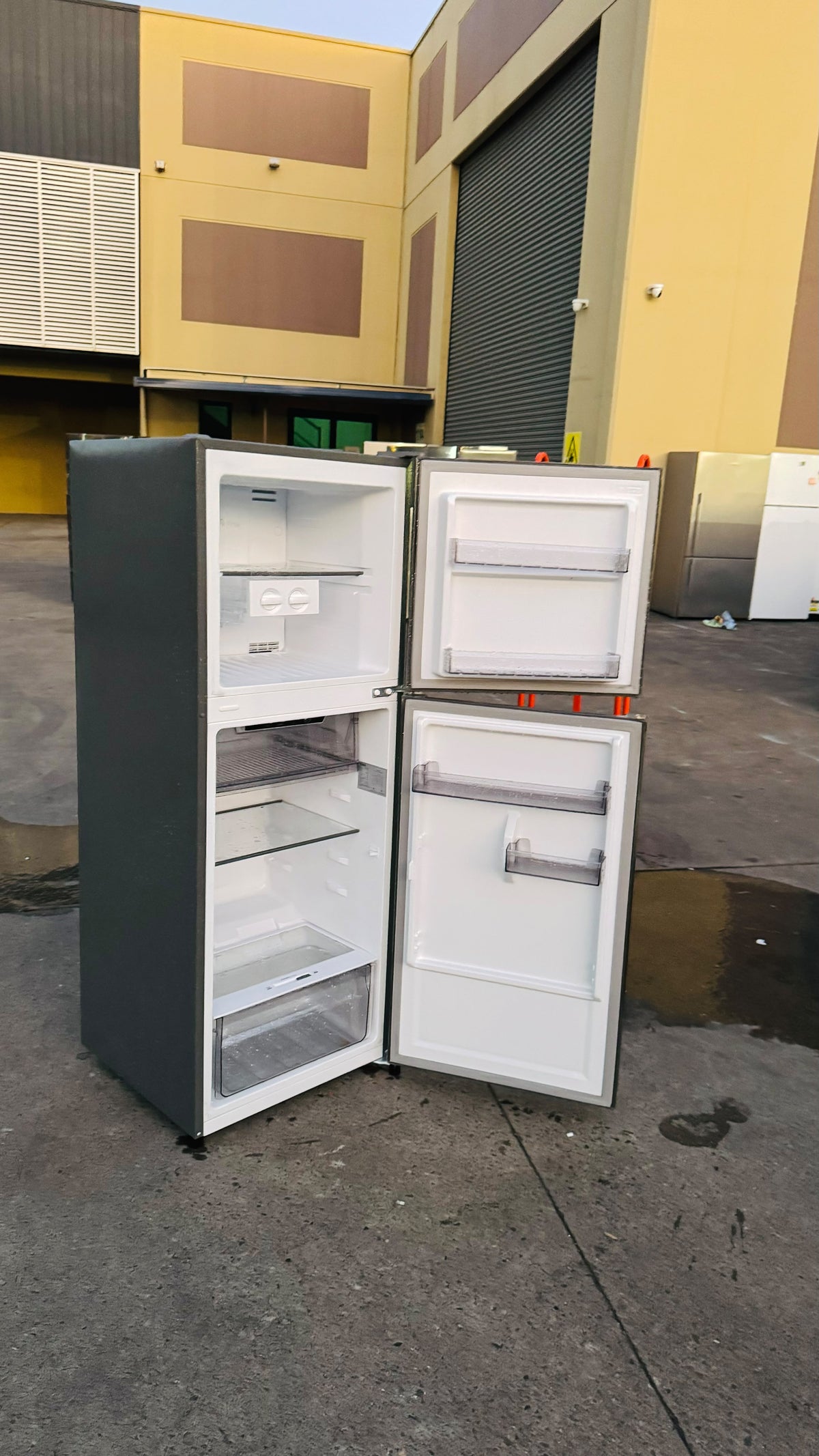 CHIQ 202 LITRES FRIDGE FREEZER