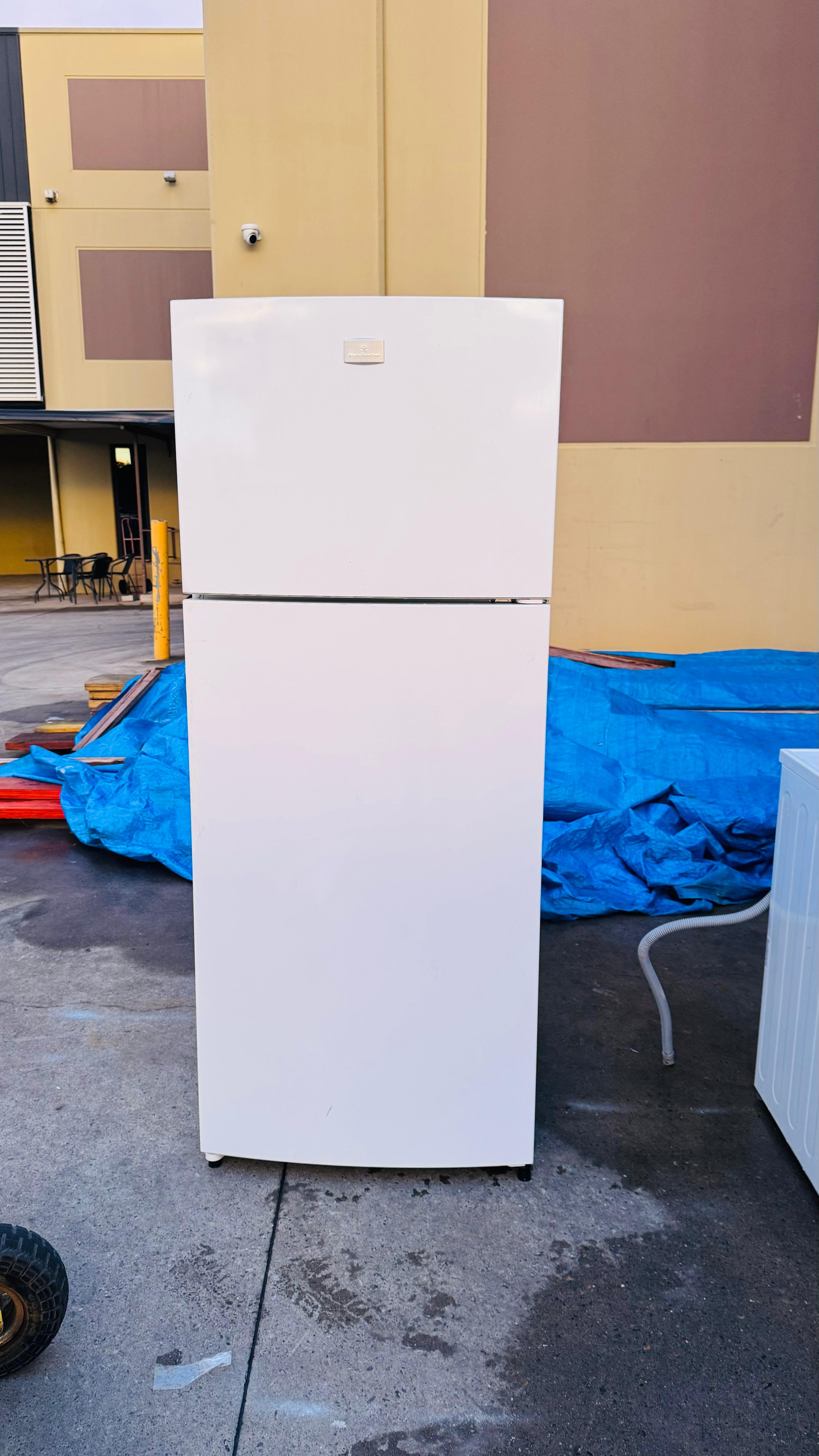 KELVINATOR 461 LITRES FRIDGE FREEZER