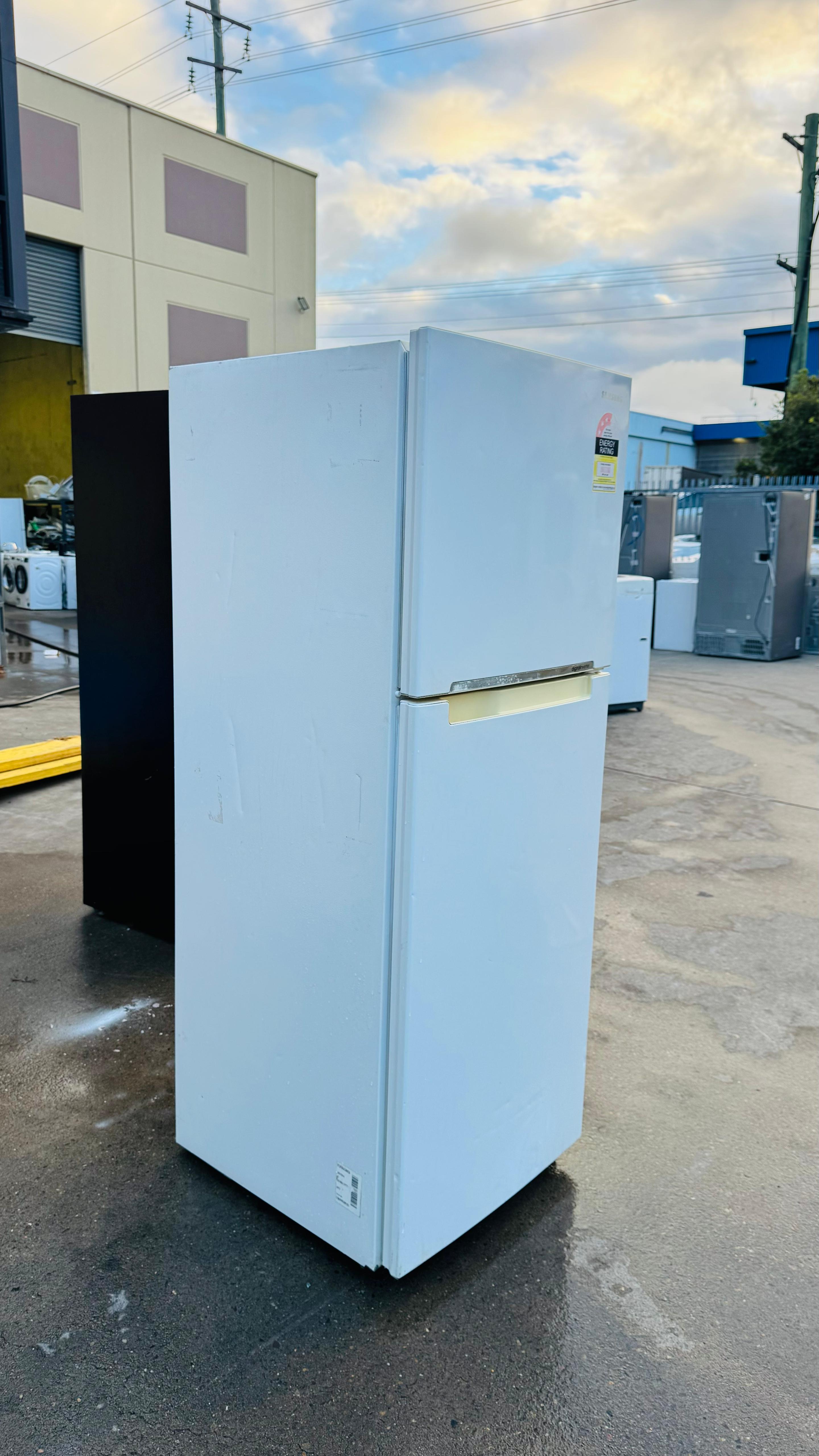 SAMSUNG 320 LITRES FRIDGE FREEZER