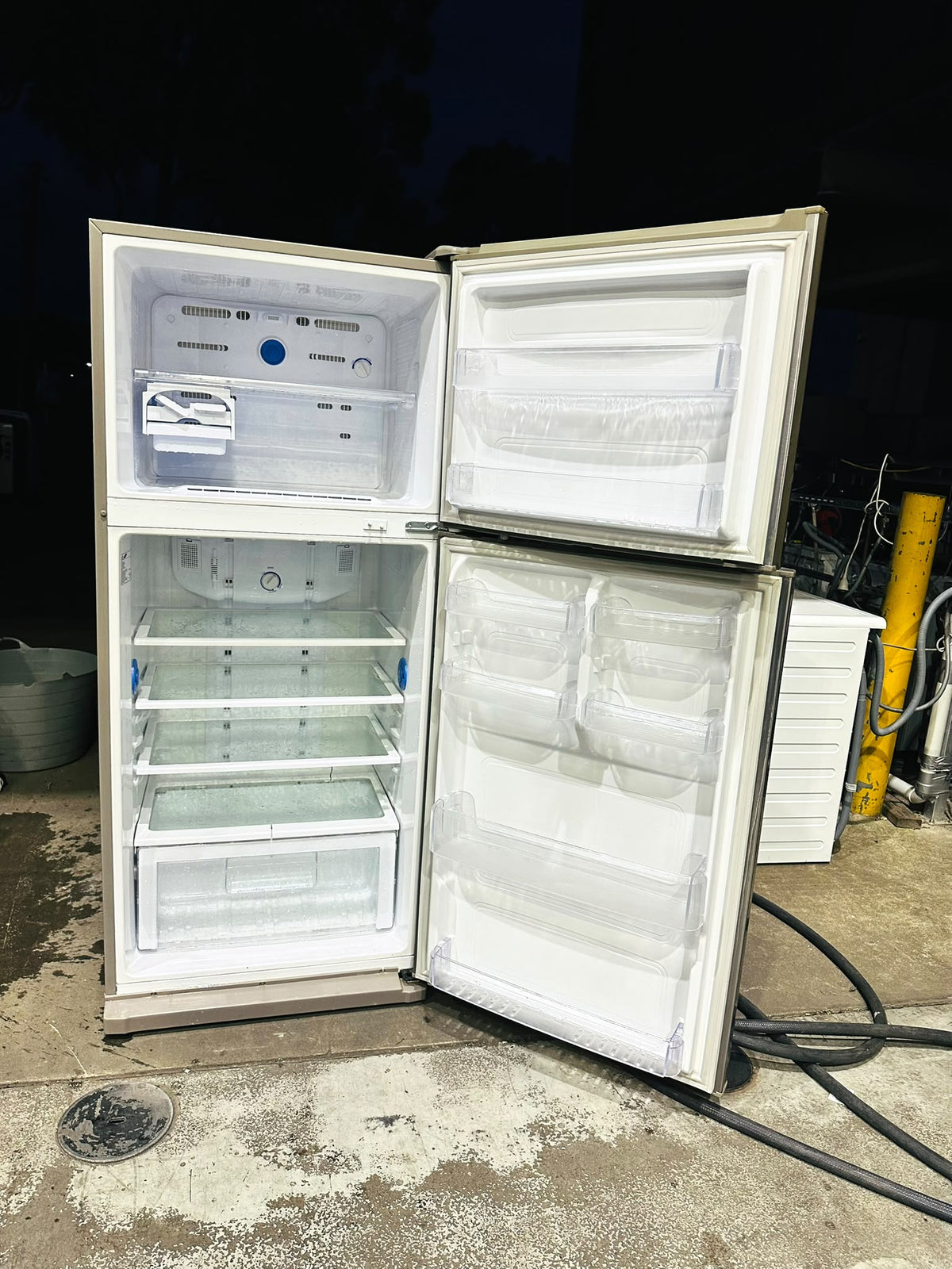 SAMSUNG 341 LITRES FRIDGE FREEZER