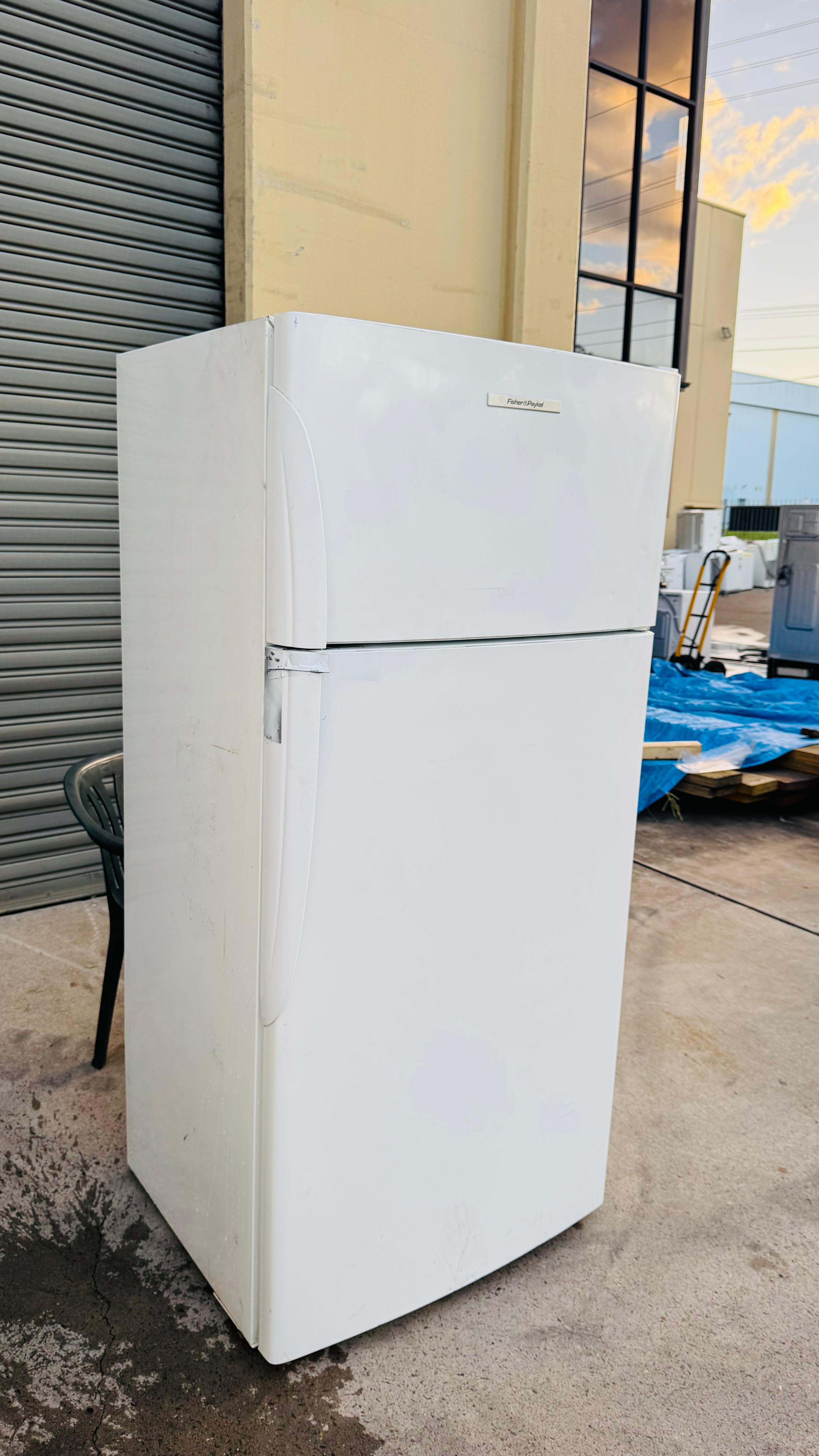 FISHER AND PAYKEL 517 LITRES FRIDGE FREEZER