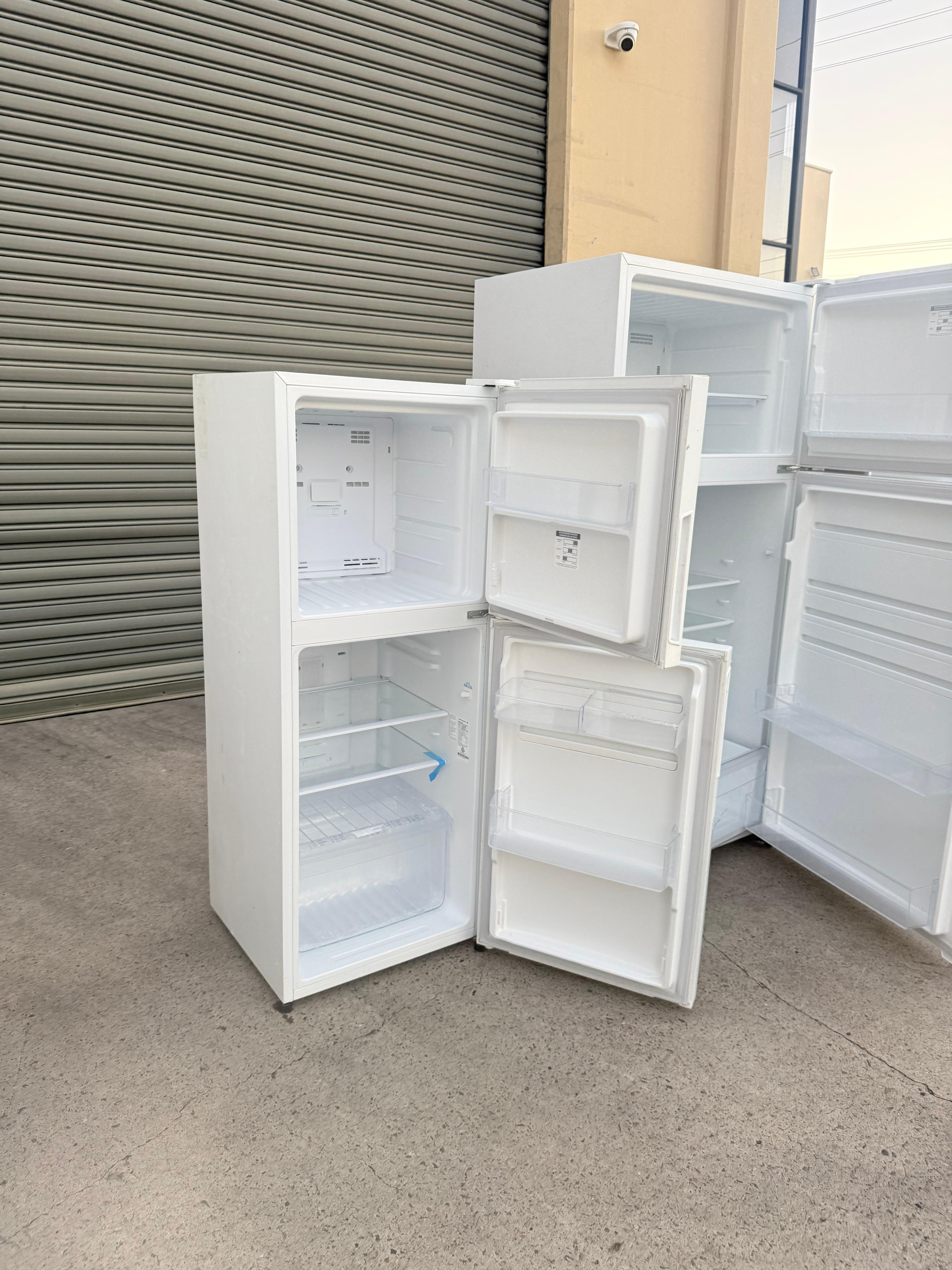 KELVINATOR 230 LITRES FRIDGE FREEZER