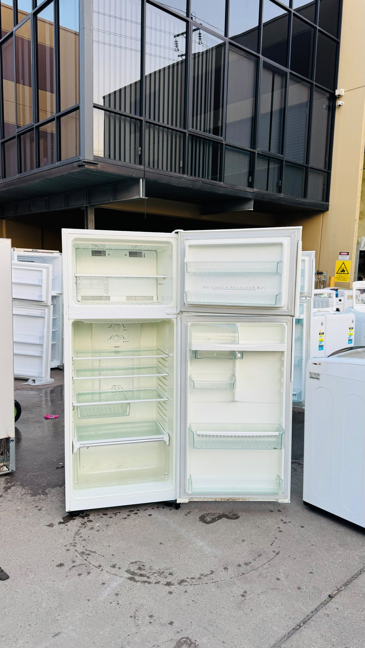 WESTINGHOUSE 390 LITRES FRIDGE FREEZER