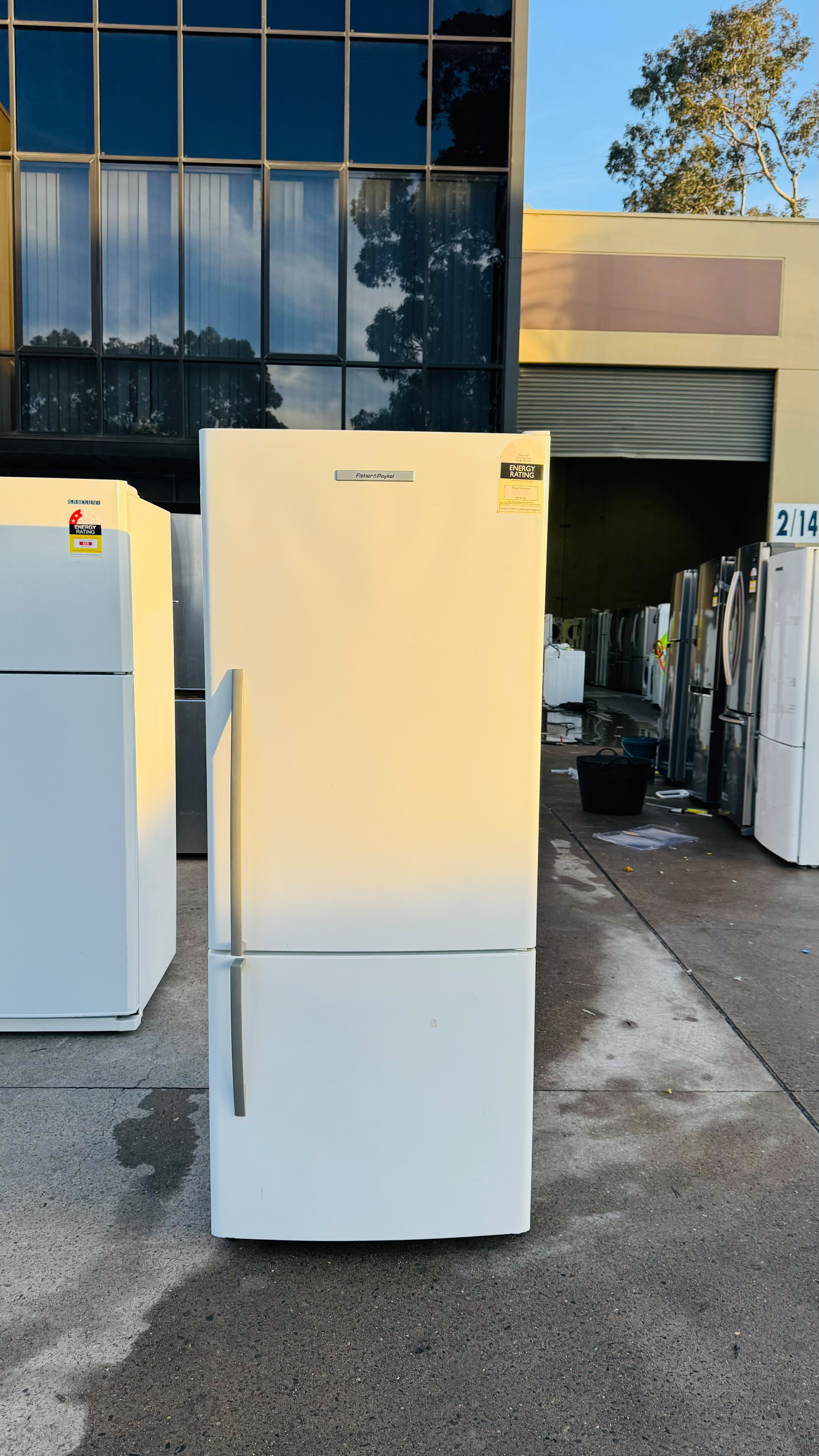 FISHER AND PAYKEL 442 LITRES FRIDGE FREEZER