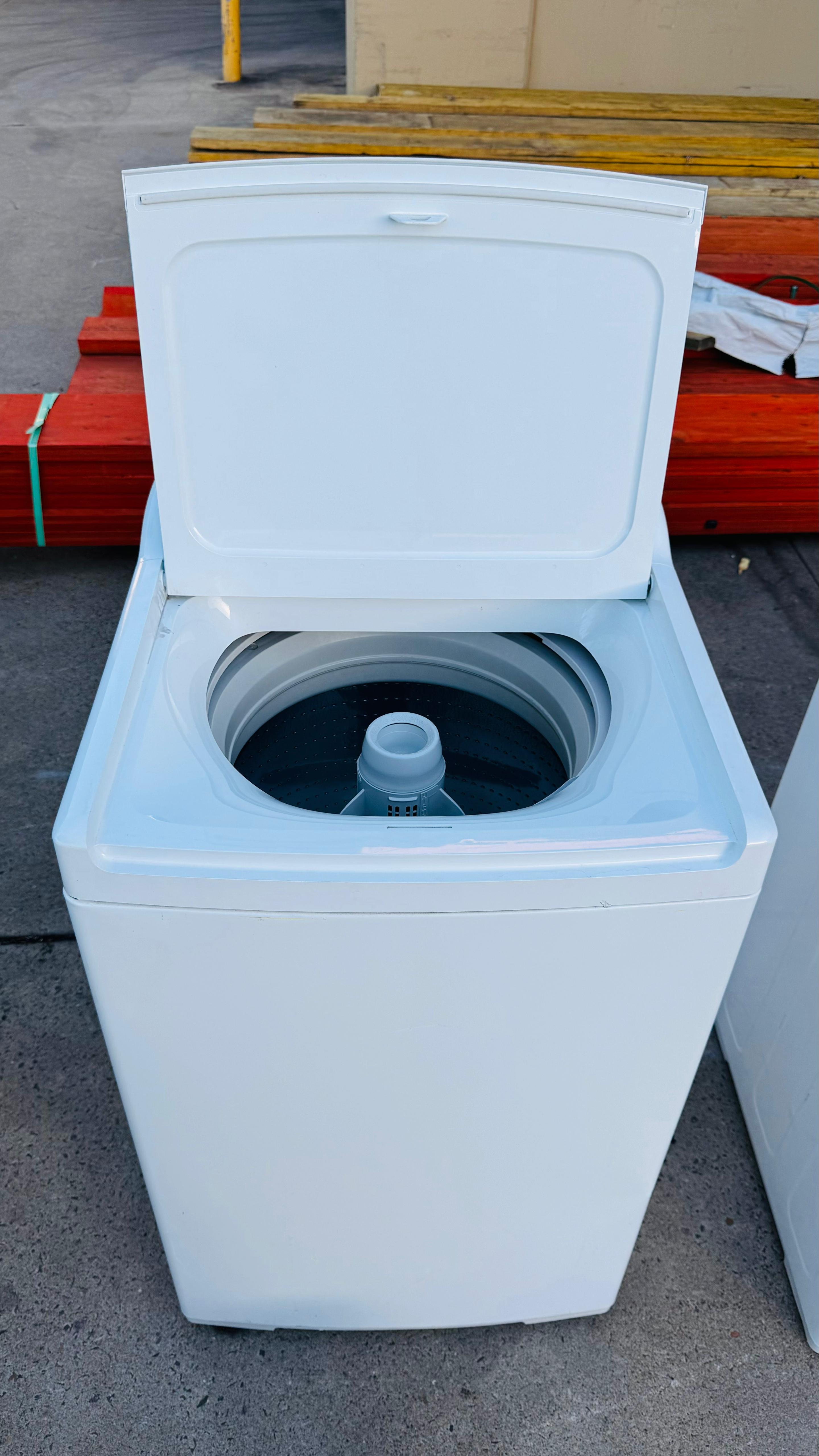FISHER AND PAYKEL 8KGS TOP LOADER WASHING MACHINE