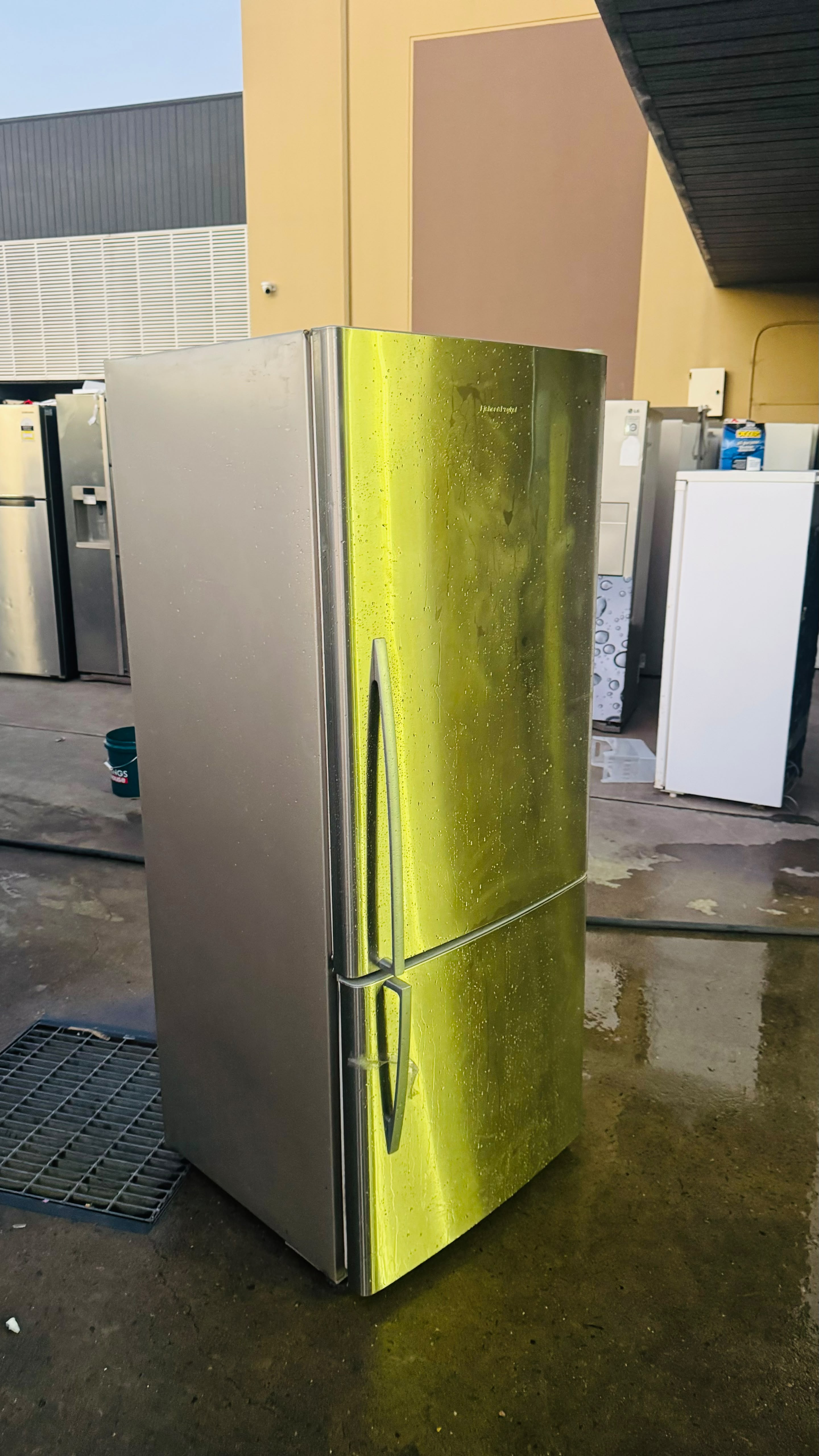 FISHER AND PAYKEL 442 LITRES FRIDGE FREEZER