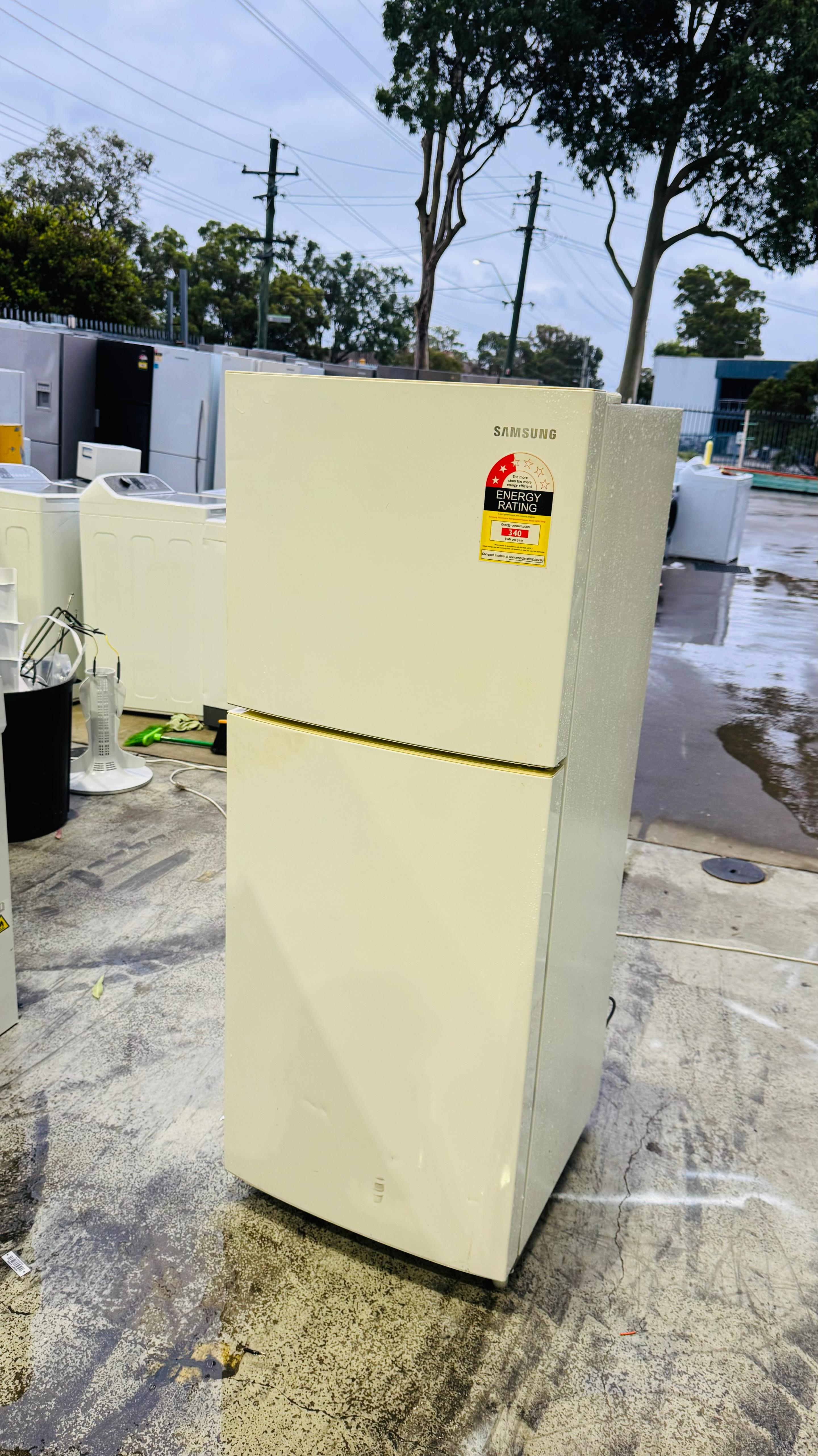 SAMSUNG 216 LITRES FRIDGE FREEZER