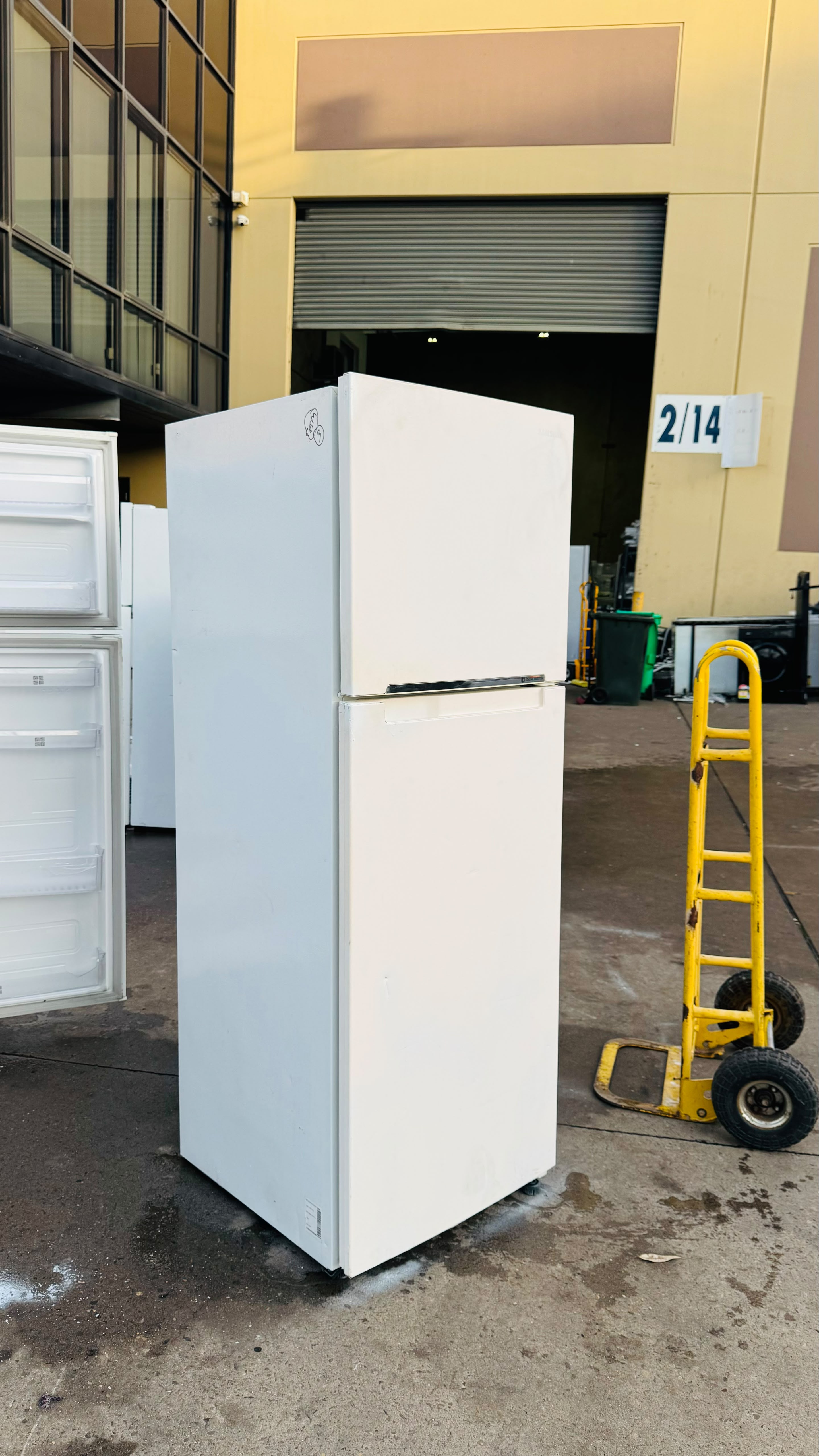 SAMSUNG 341 LITRES FRIDGE FREEZER