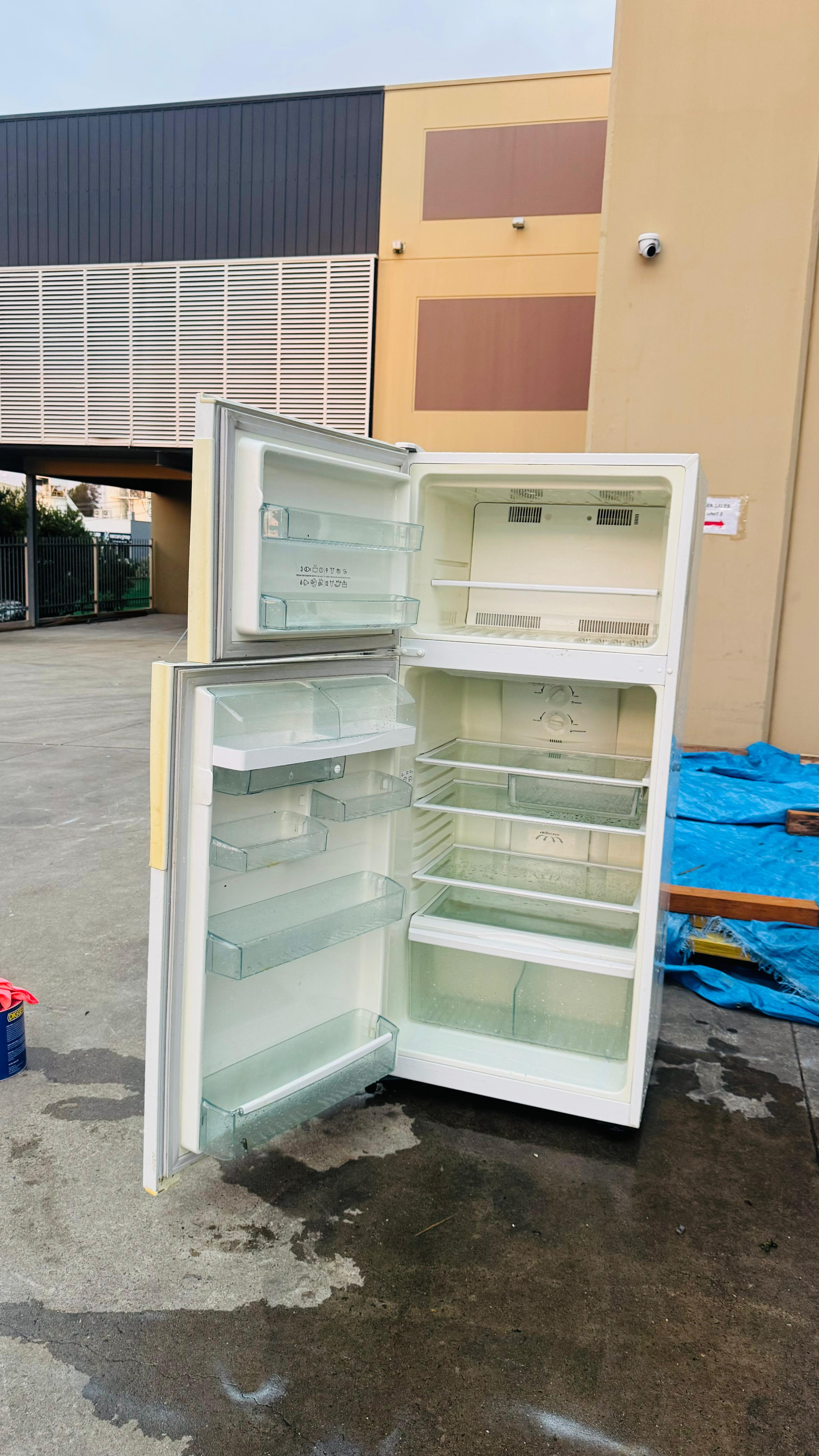 WESTINGHOUSE 420 LITRES FRIDGE FREEZER