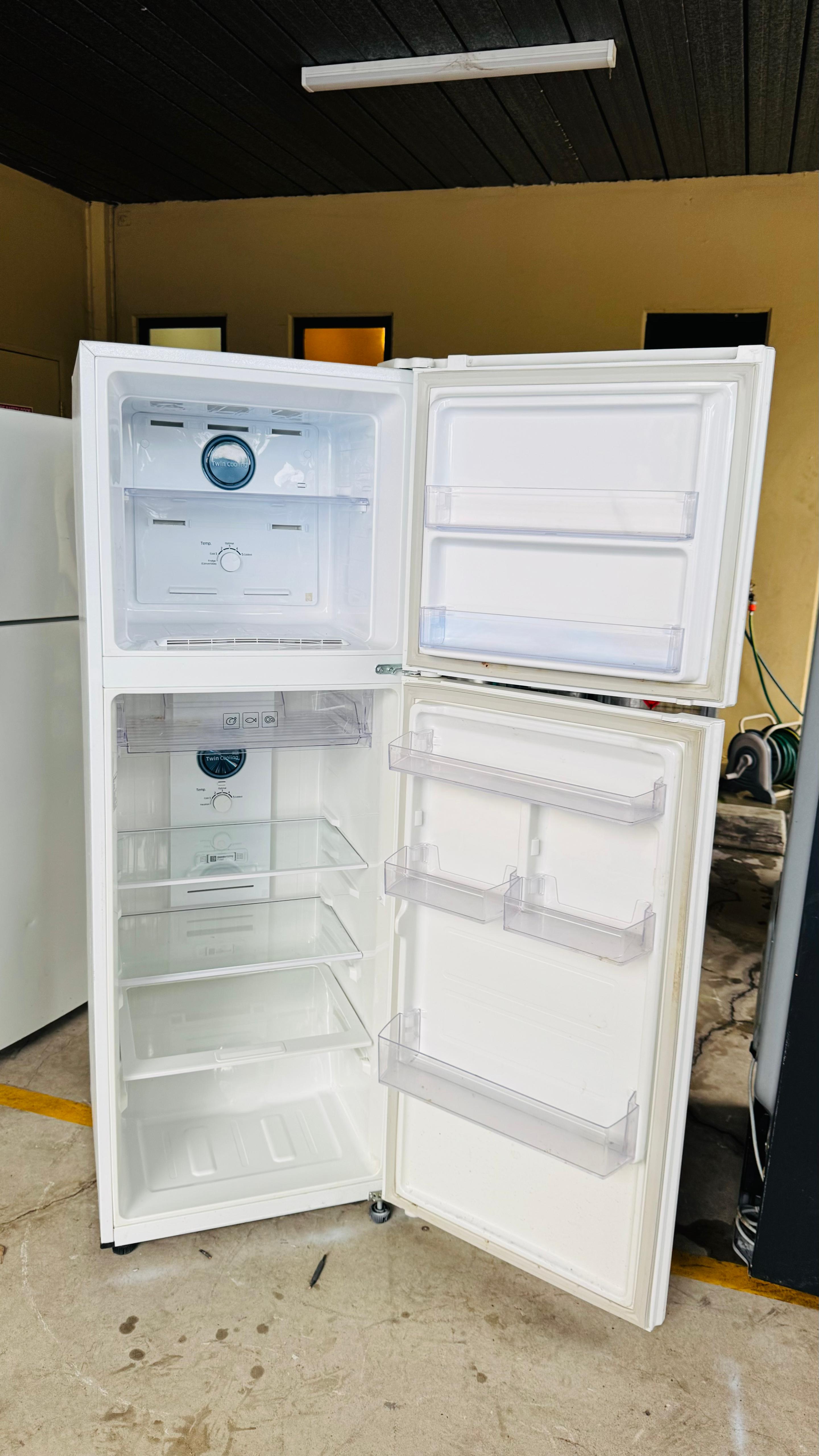 SAMSUNG 393 LITRES FRIDGE FREEZER