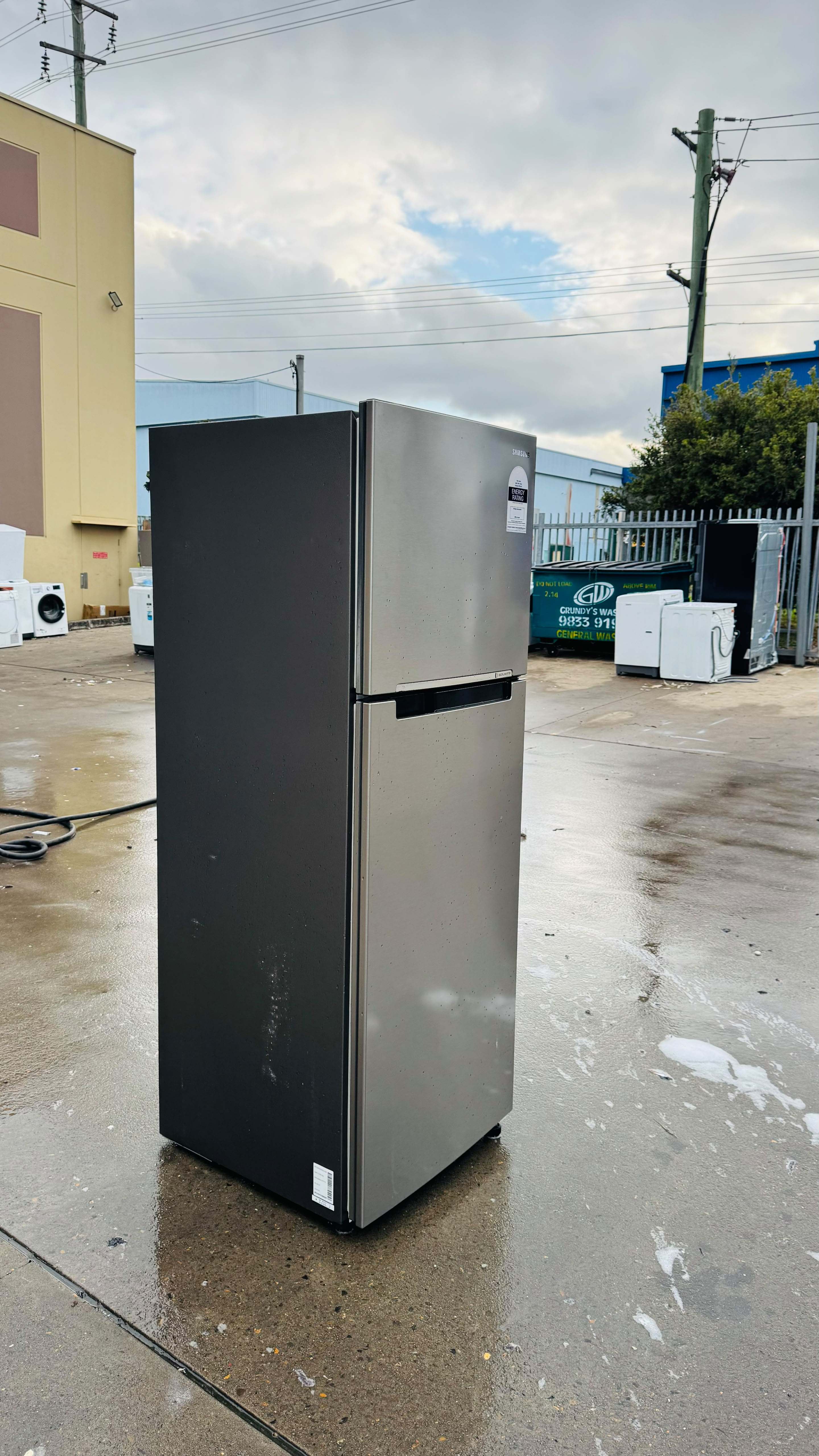 SAMSUNG 343 LITRES FRIDGE FREEZER