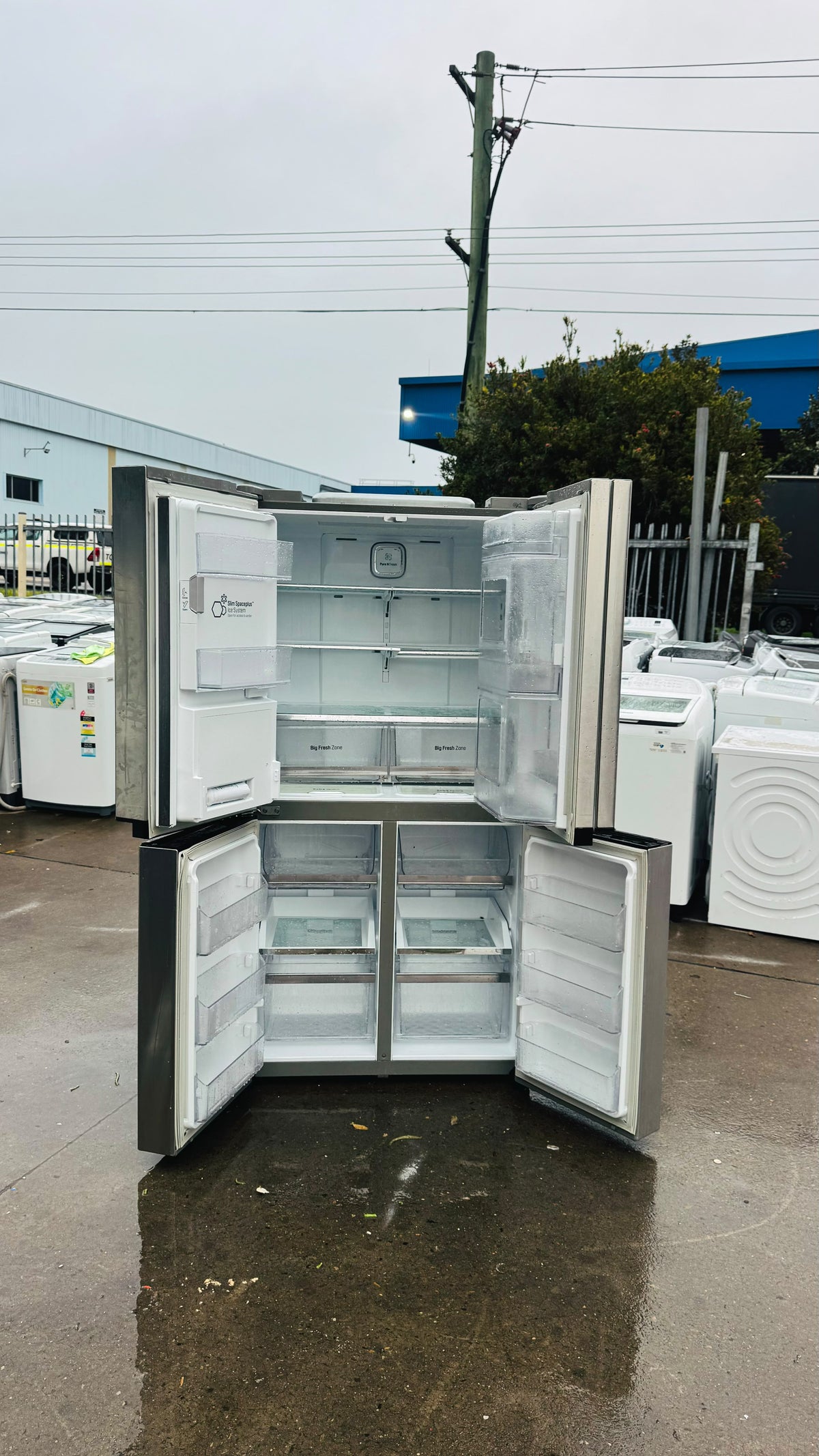 LG QUAD FRENCH DOOR 712 LITRES FRIDGE FREEZER