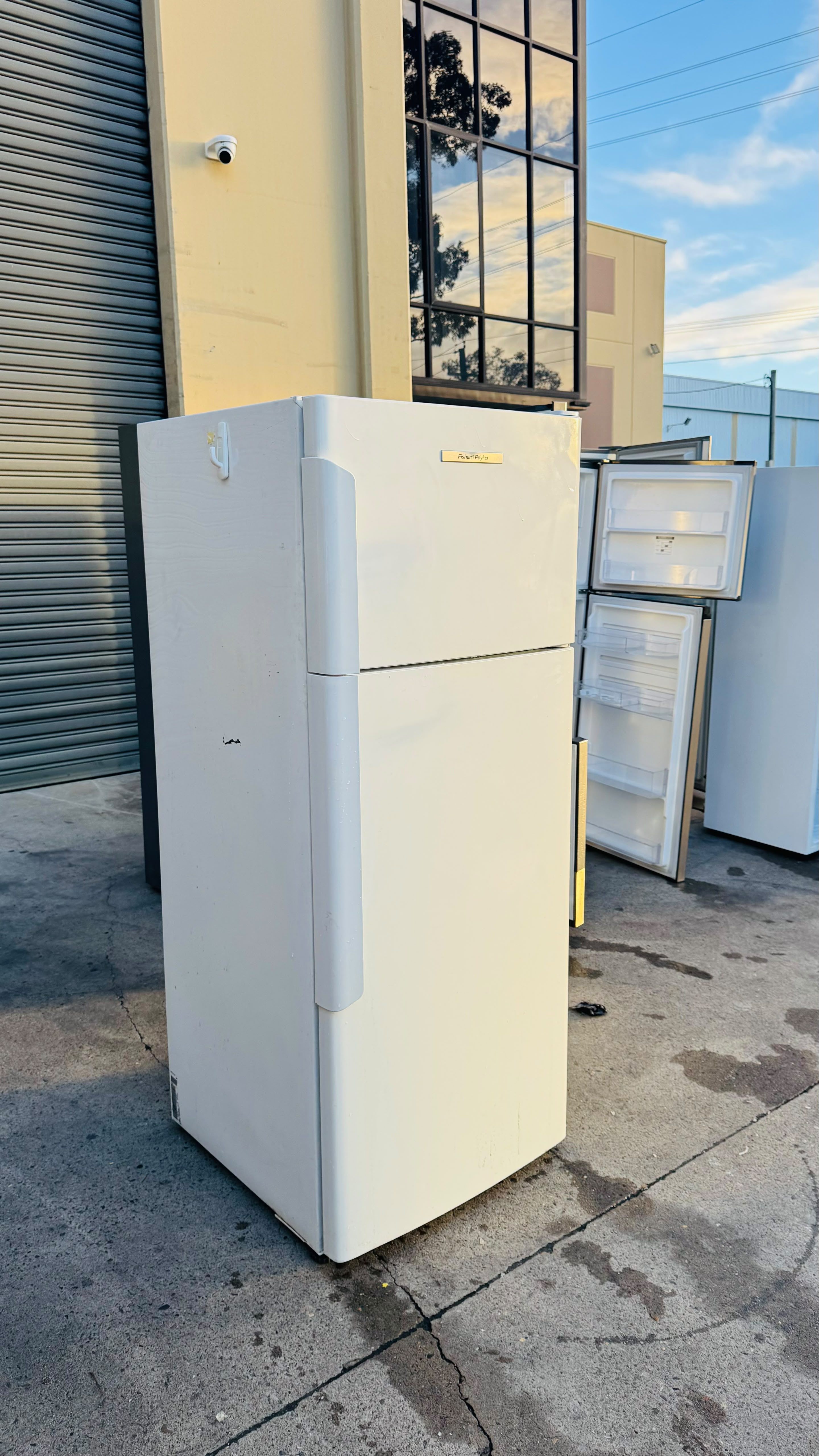 FISHER AND PAYKEL 380 LITRES FRIDGE FREEZER